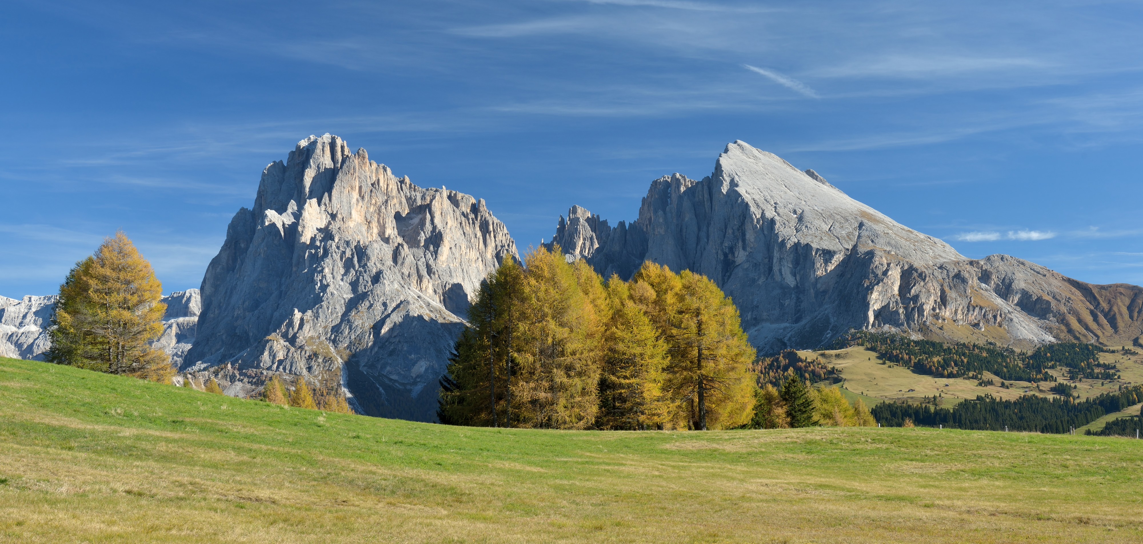 Mont de Seuc y l Saslong da Cod dal Fil