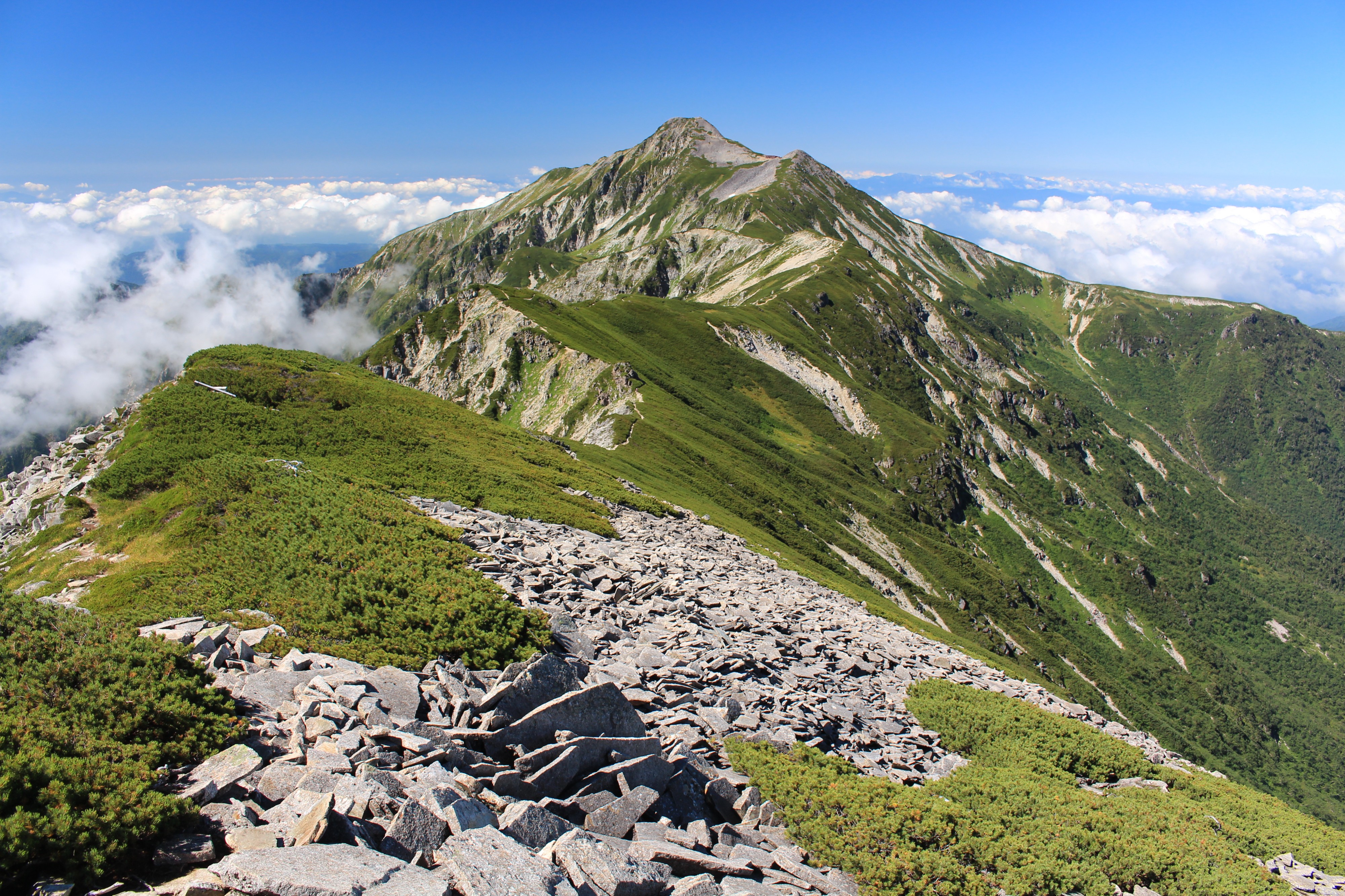 Mount Kasa from Mount Nukedo 2014-09-09 (wide)