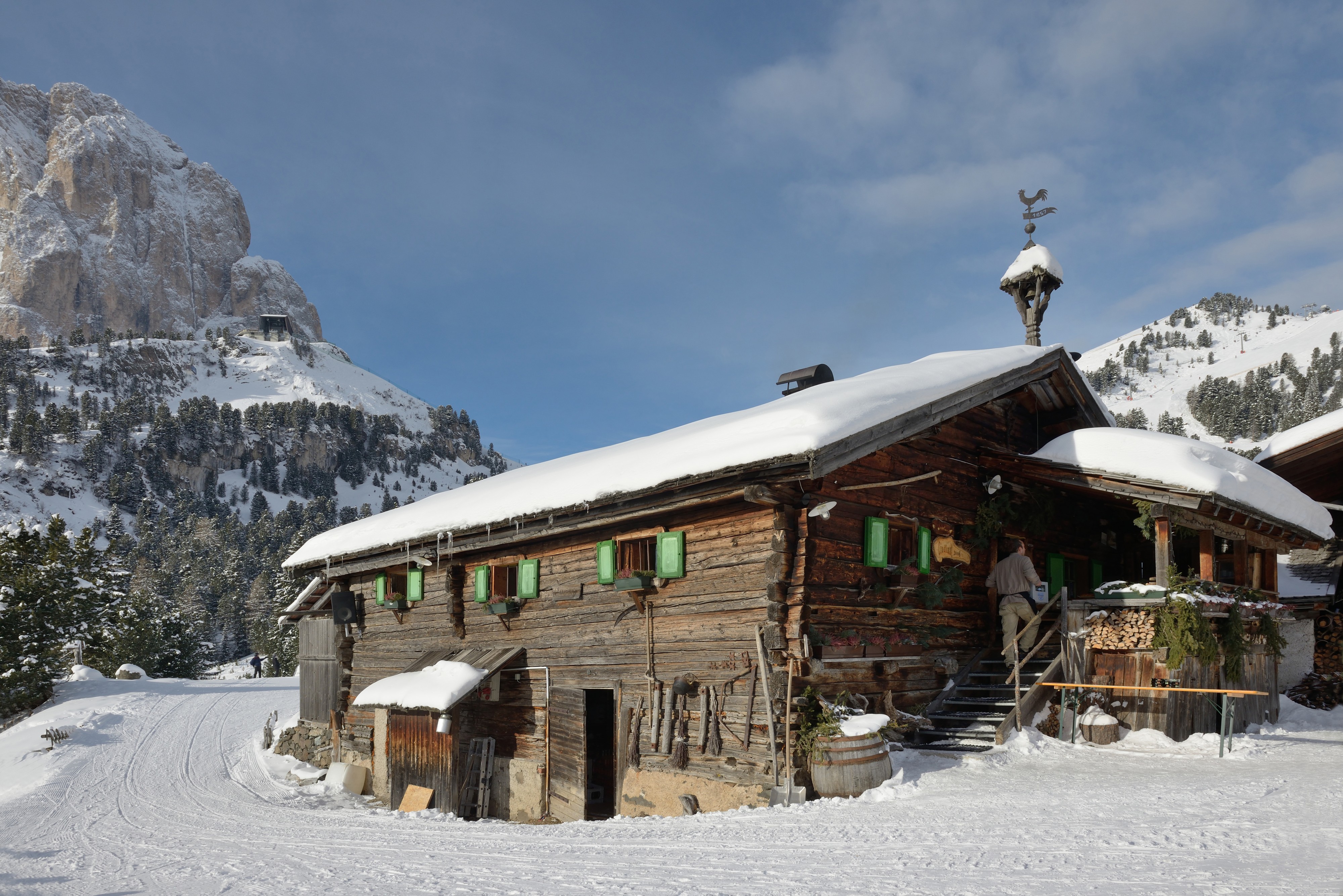 Mountain hut Ciadinat Sëlva