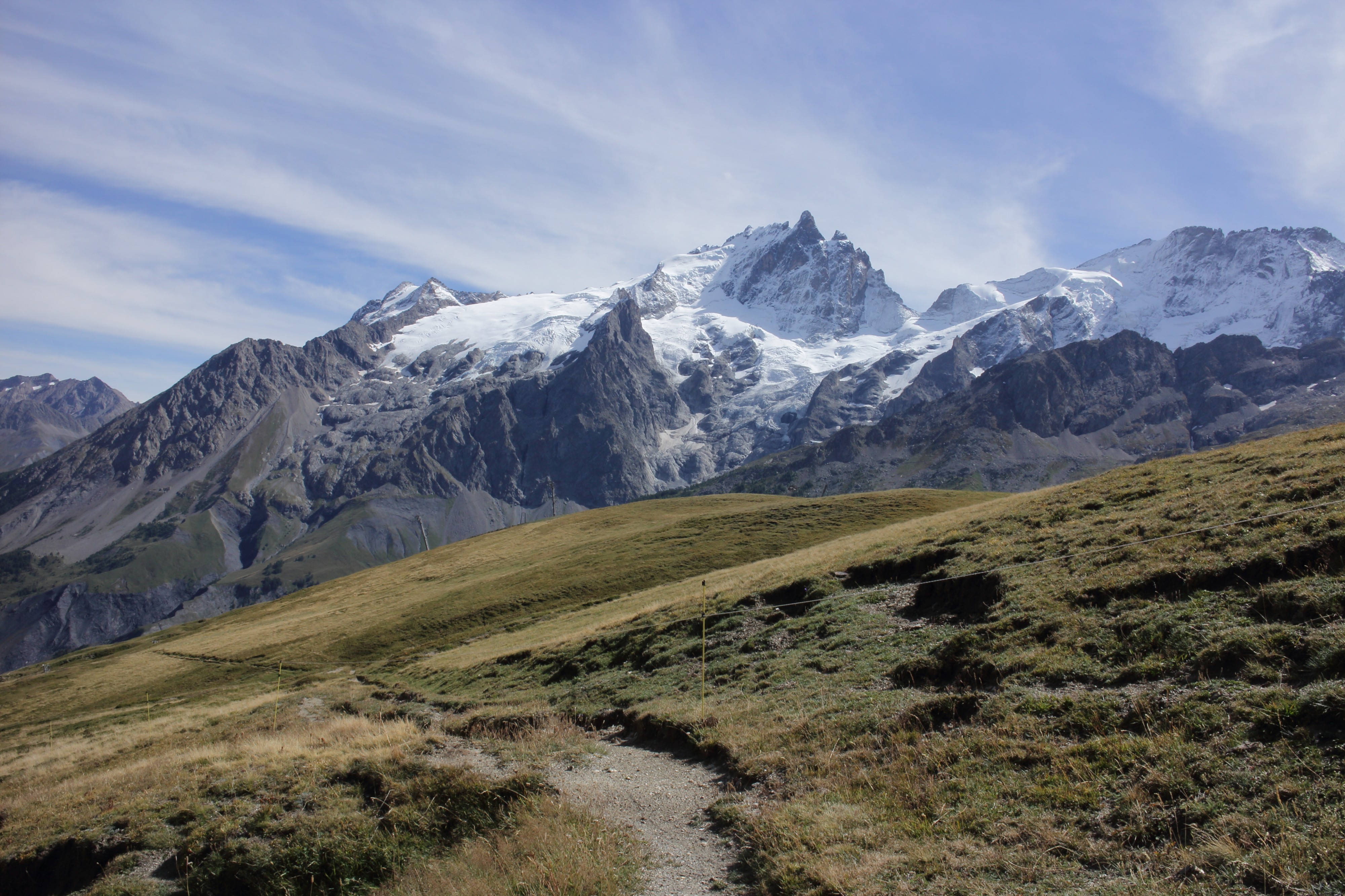 Plateau d'emparis. View Massif de la Meije 01