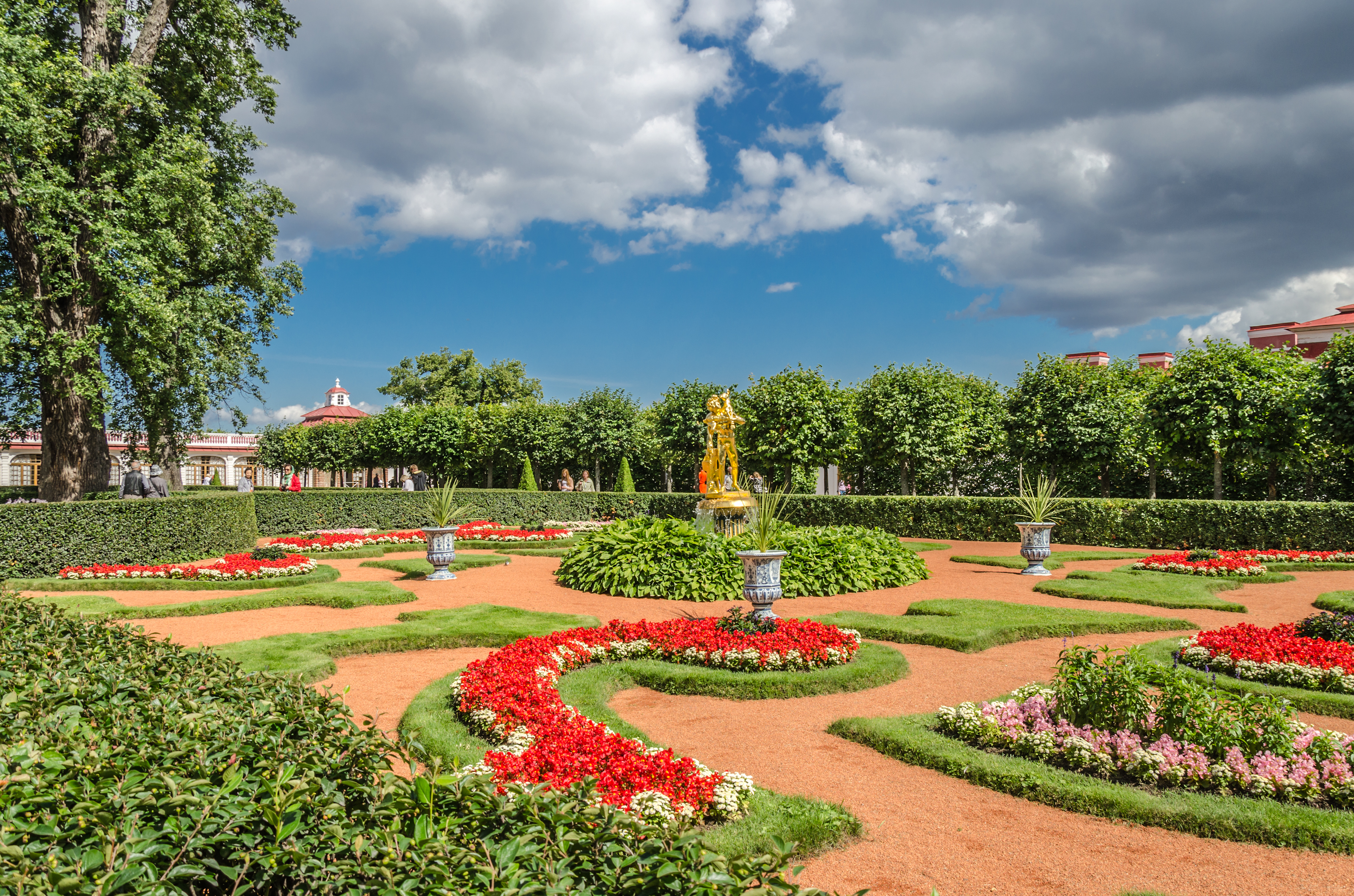 Monplaisir garden in the Lower Park of Peterhof 01
