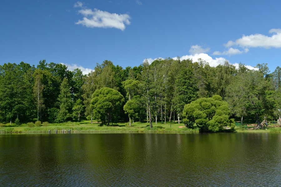 Hellenurme mõisa park