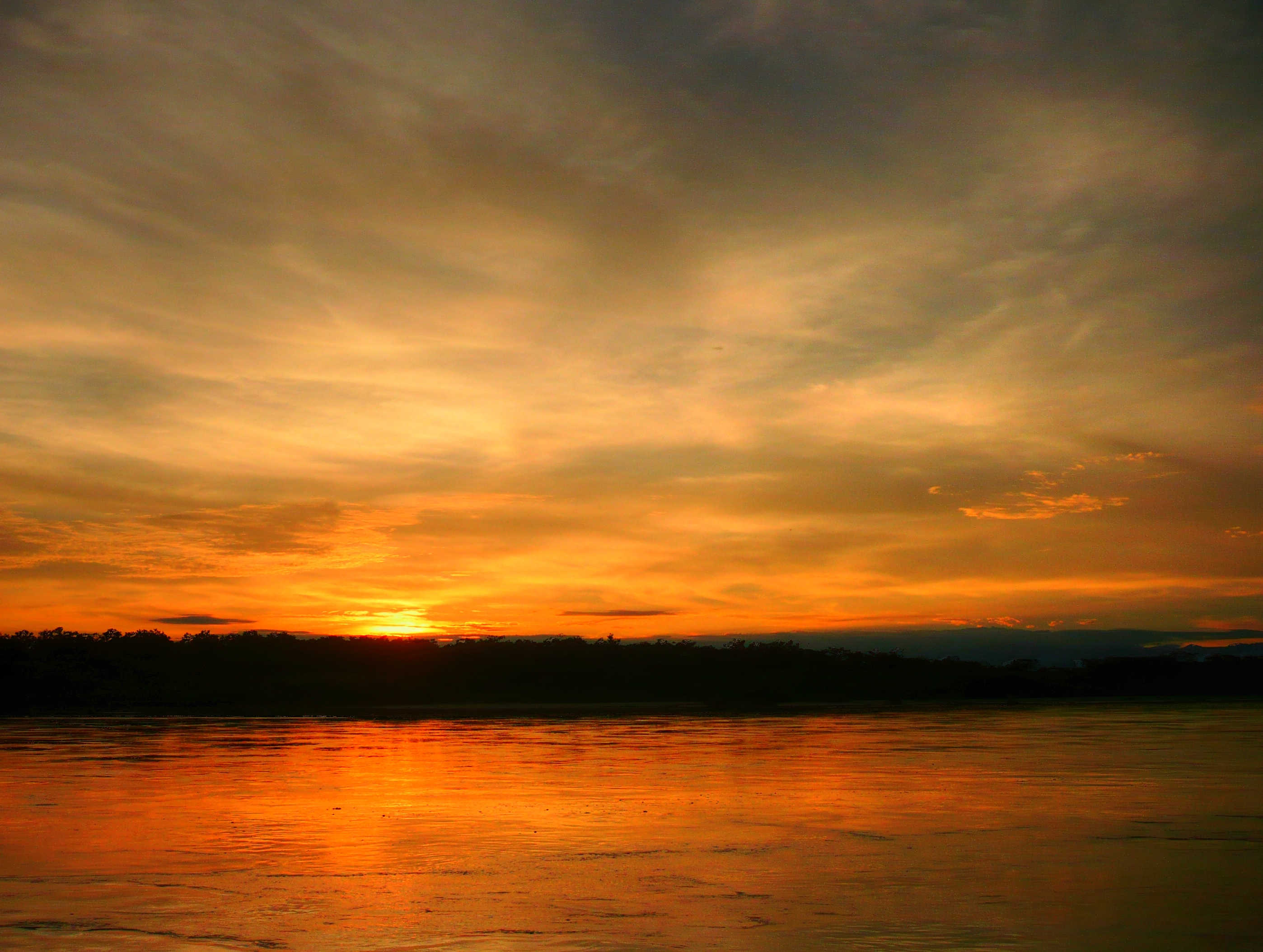 Atardecer en el Rio Putumayo en Puerto Asís