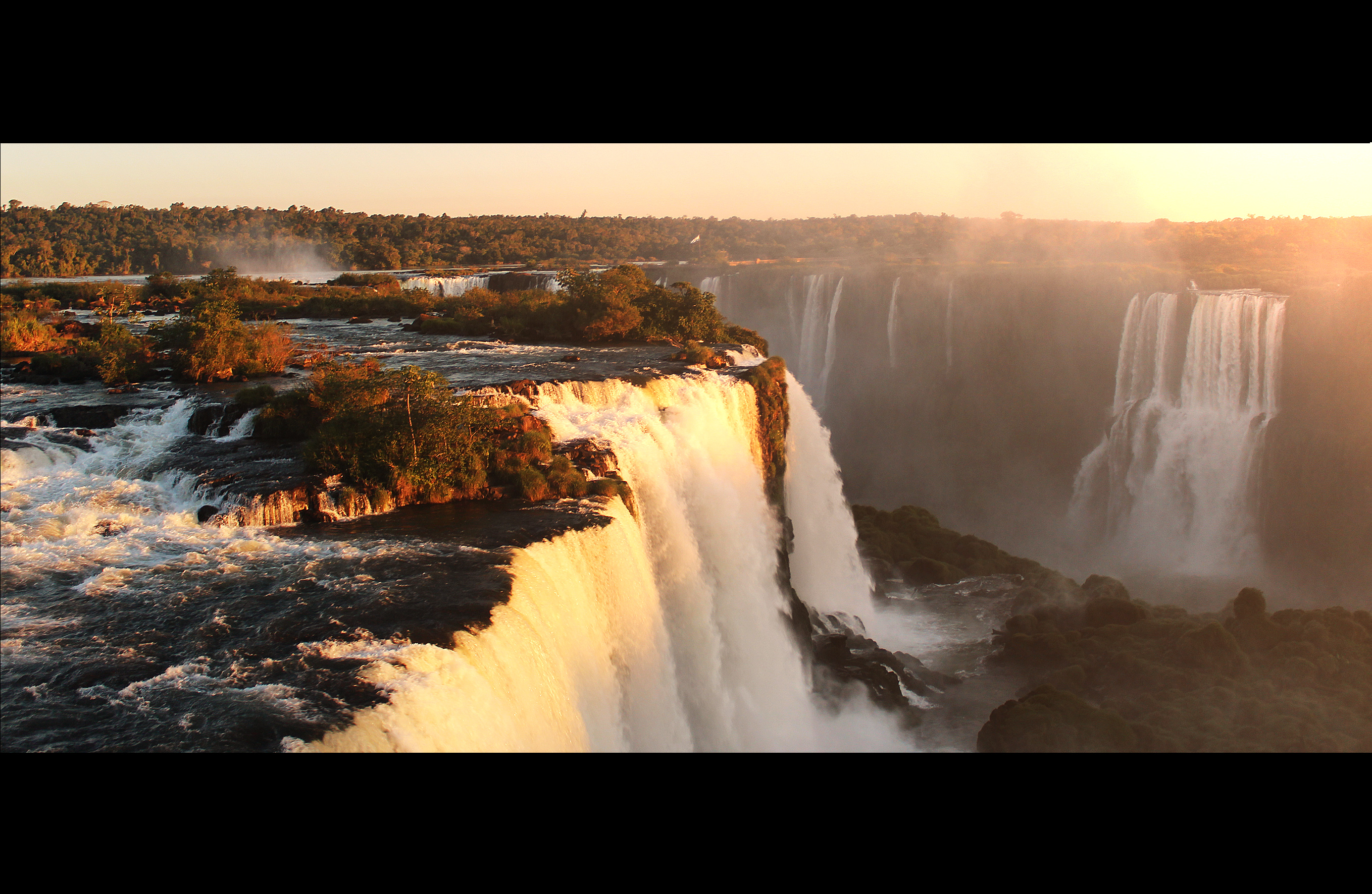 Cataratas do iguaçu por do sol