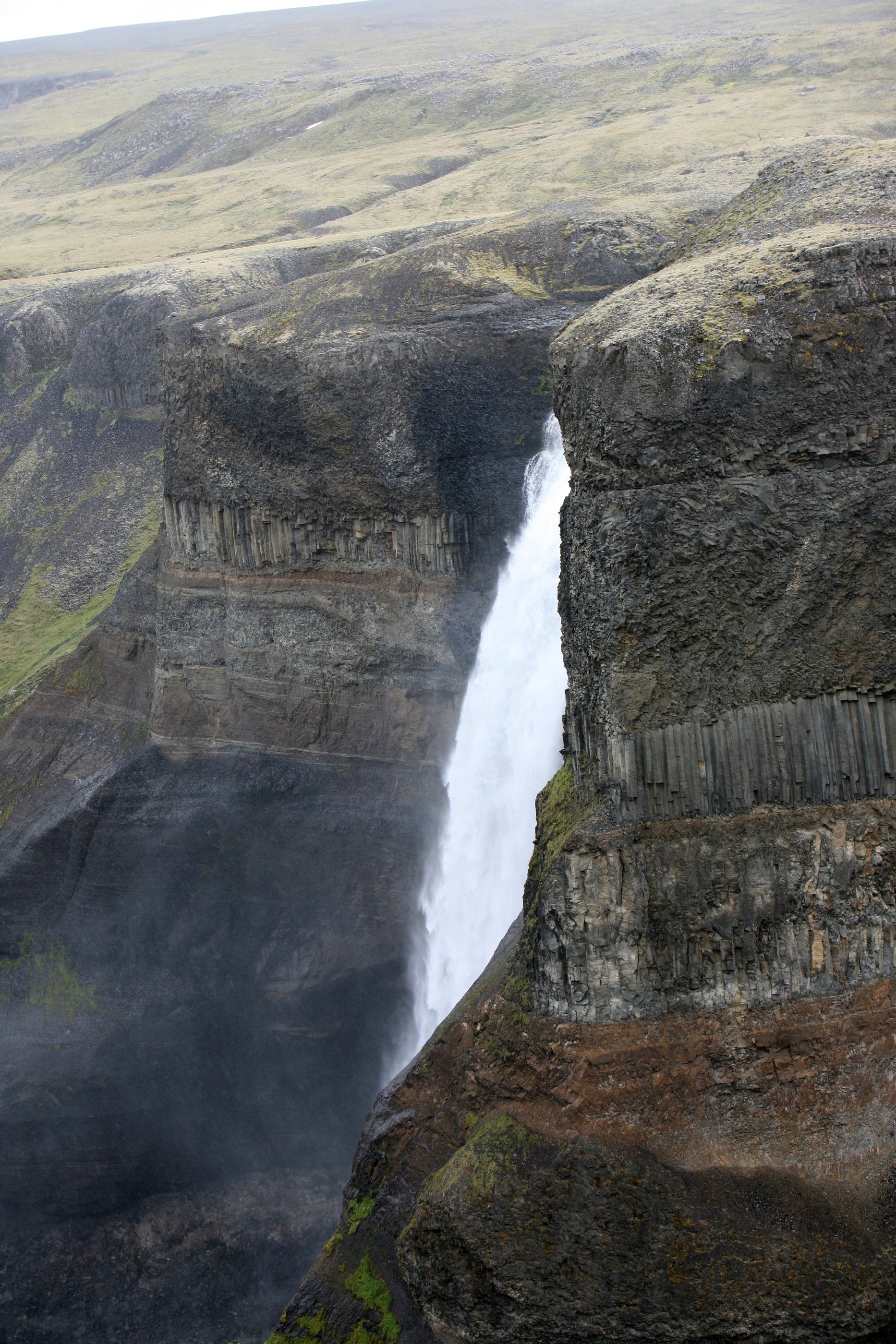 Háifoss side-view