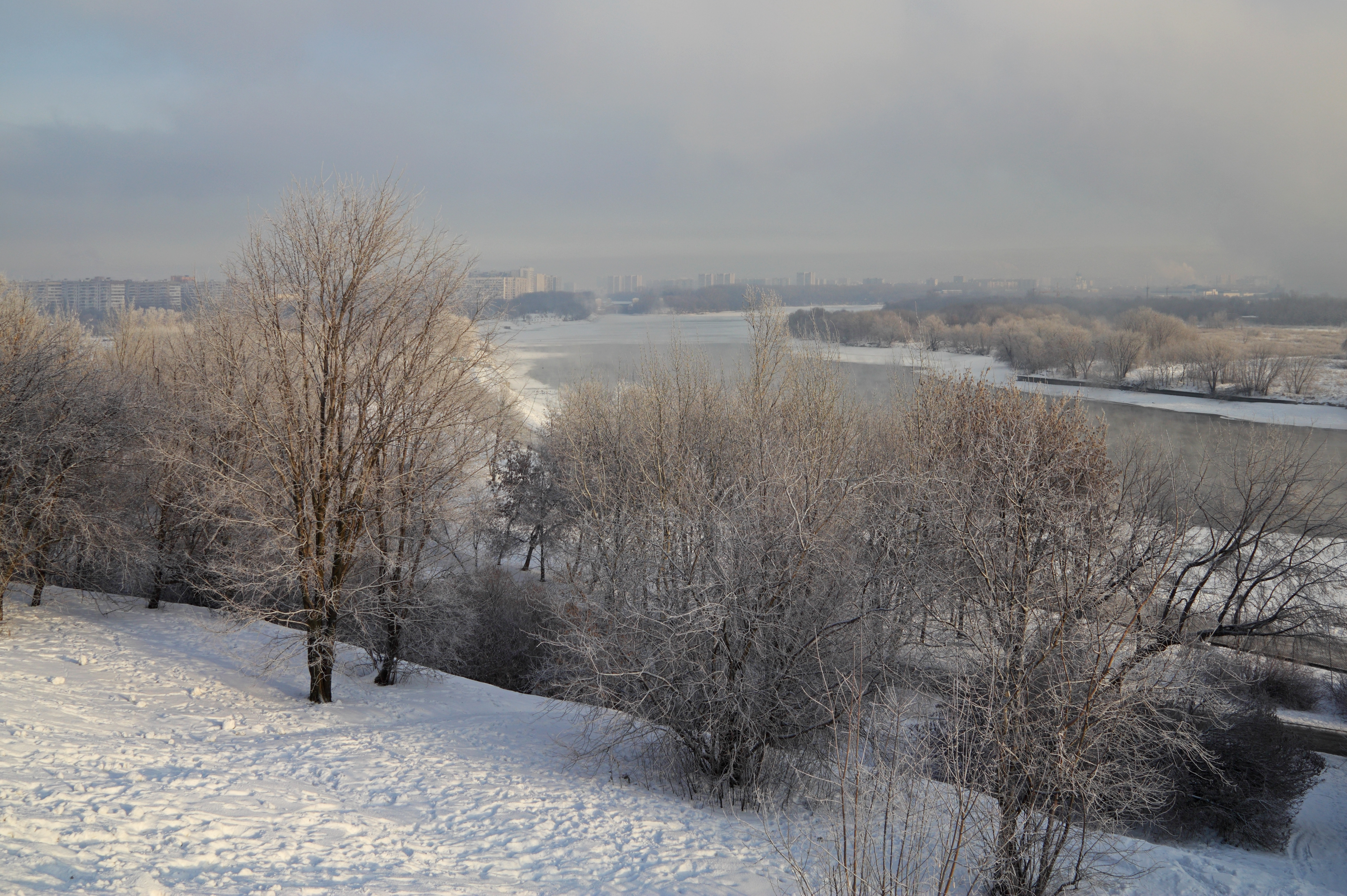 Kolomenskoe in white - Dec12 - 07 view from hill