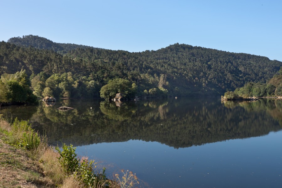Desembocadura do río Arnoia no río Miño. A Arnoia. Galiza