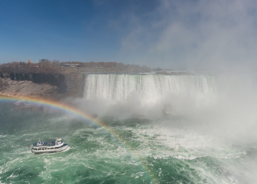 Maid of the Mist VII approaching the Horseshoe Falls, West view 20170418 1