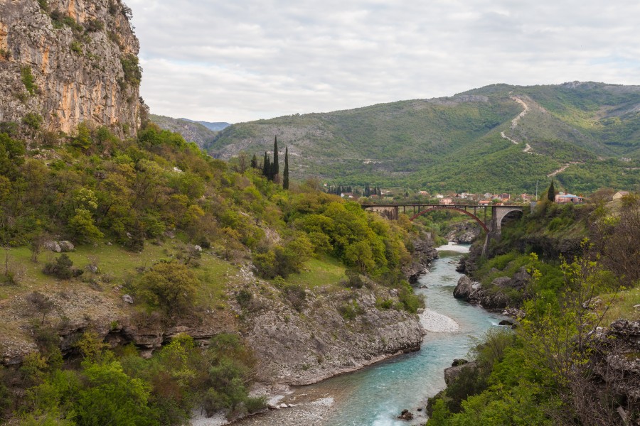 Río Moraca, norte de Podgorica, Montenegro, 2014-04-14, DD 05