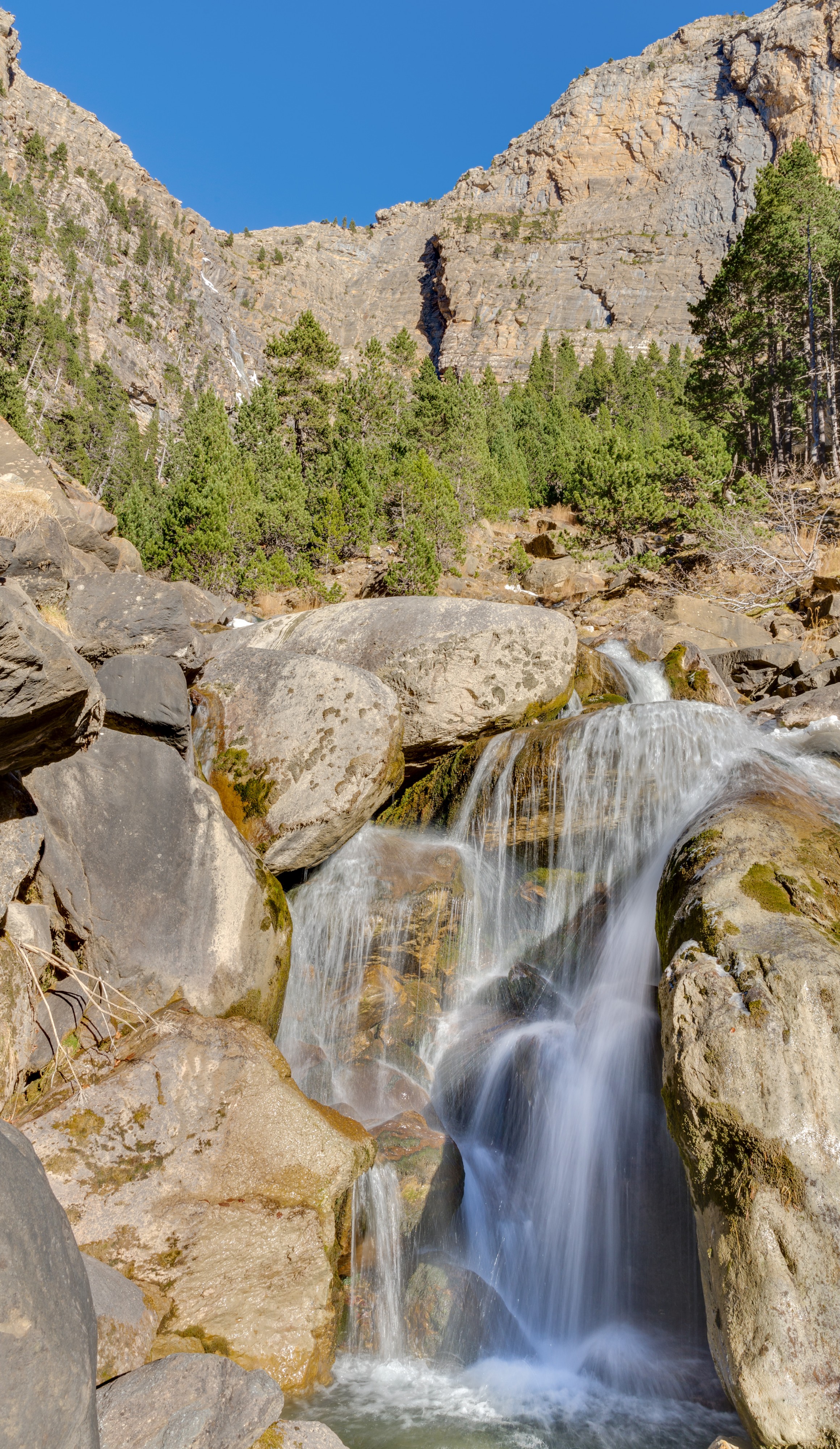 Parque nacional de Ordesa y Monte Perdido, Huesca, España, 2015-01-07, DD 13-15 HDR