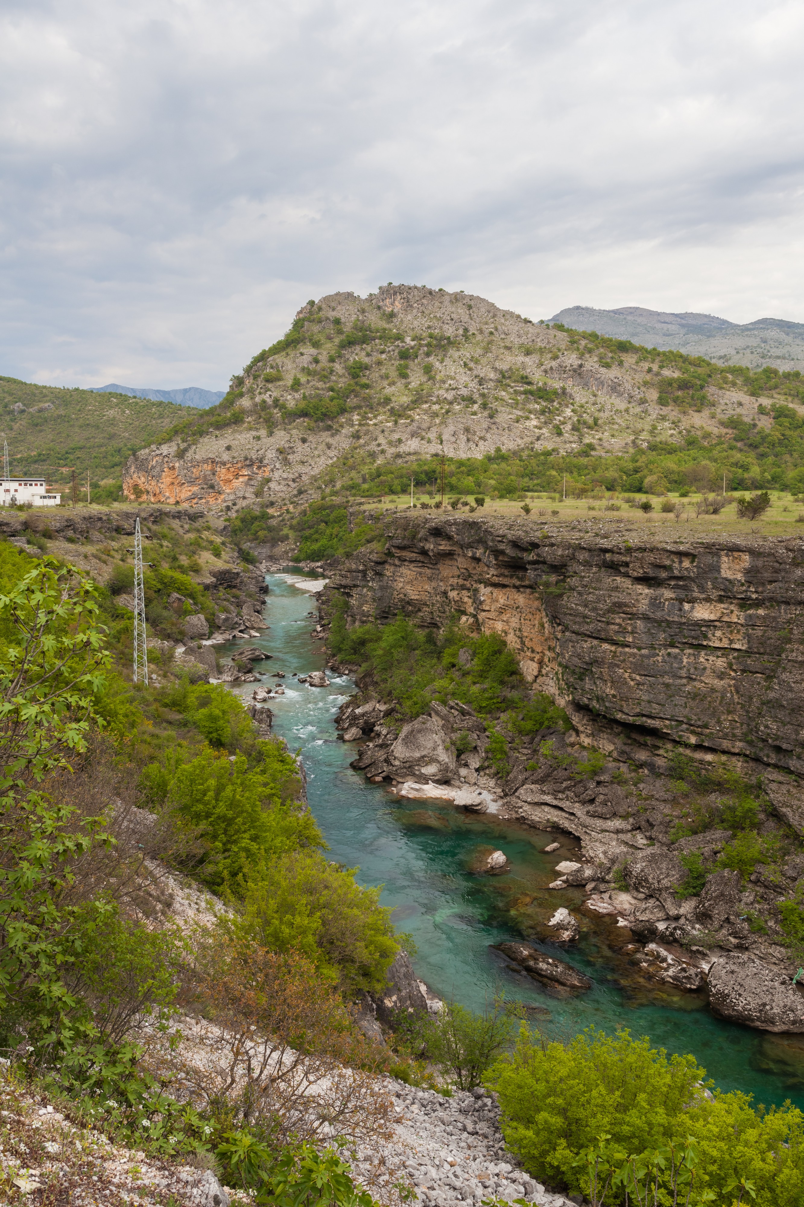 Río Moraca, norte de Podgorica, Montenegro, 2014-04-14, DD 06