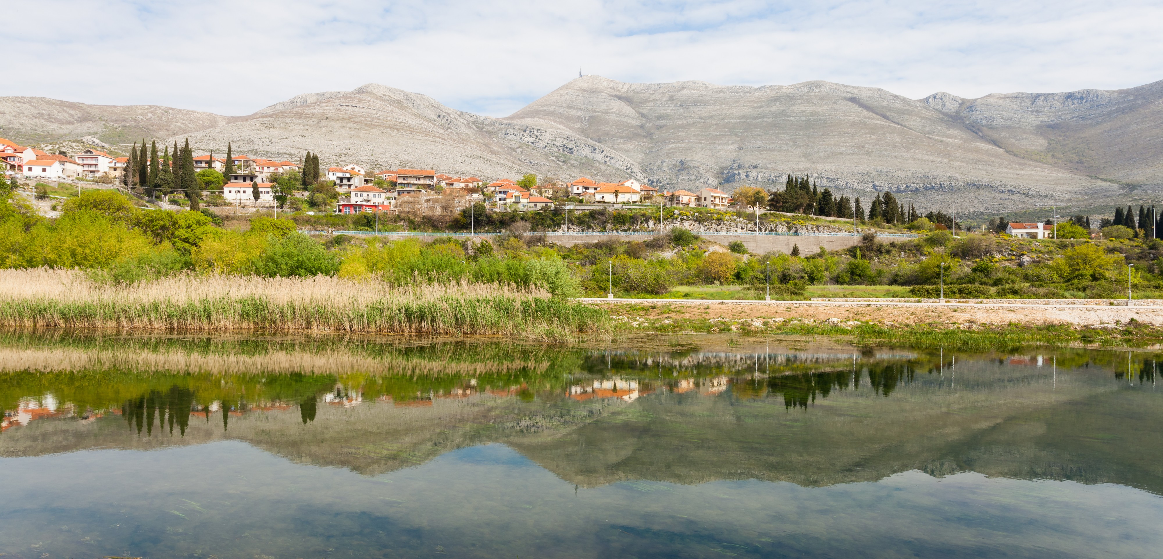 Río Trebisnjica, Trebinje, Bosnia y Herzegovina, 2014-04-14, DD 22