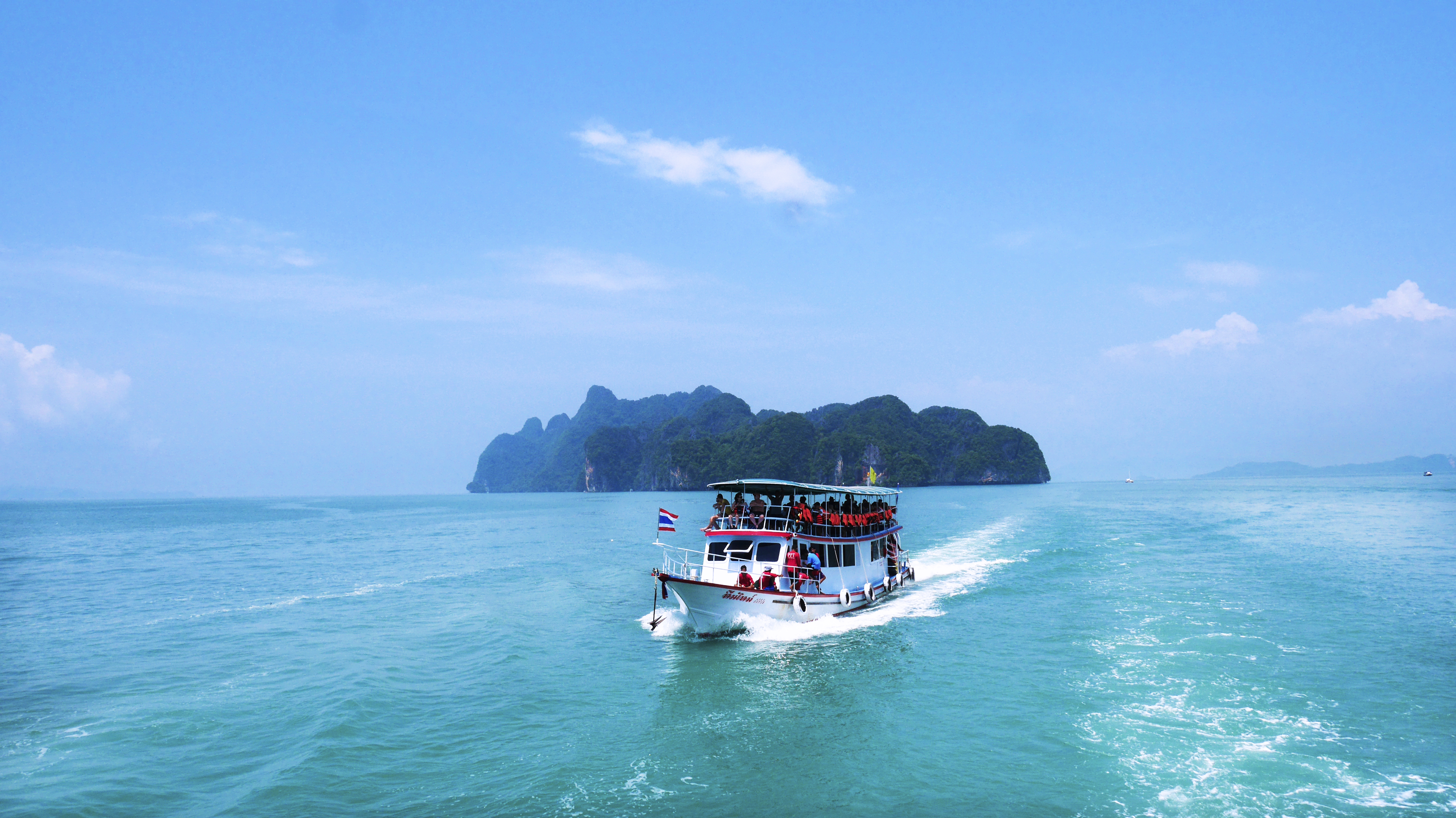 Boat cruise in Phang-nga (Unsplash)