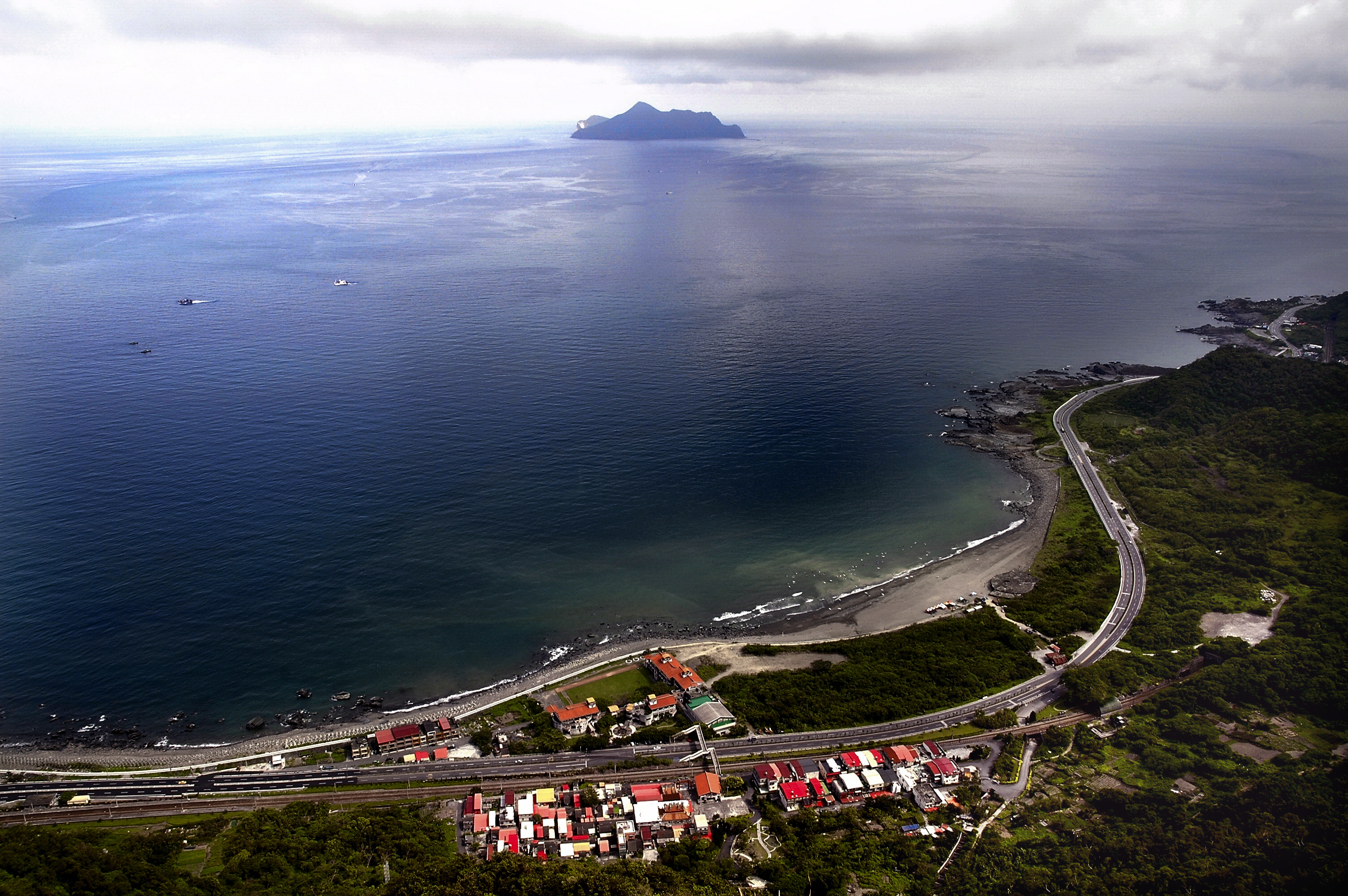 Overlooking the sea at Eagle Rock Tip