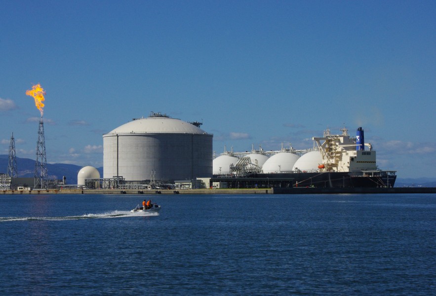 Energy Advance LNG carrier in Ishikari Bay