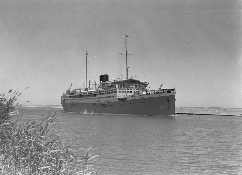 Het passagiersschip Baloeran in het Suez-kanaal, Bestanddeelnr 191-0044