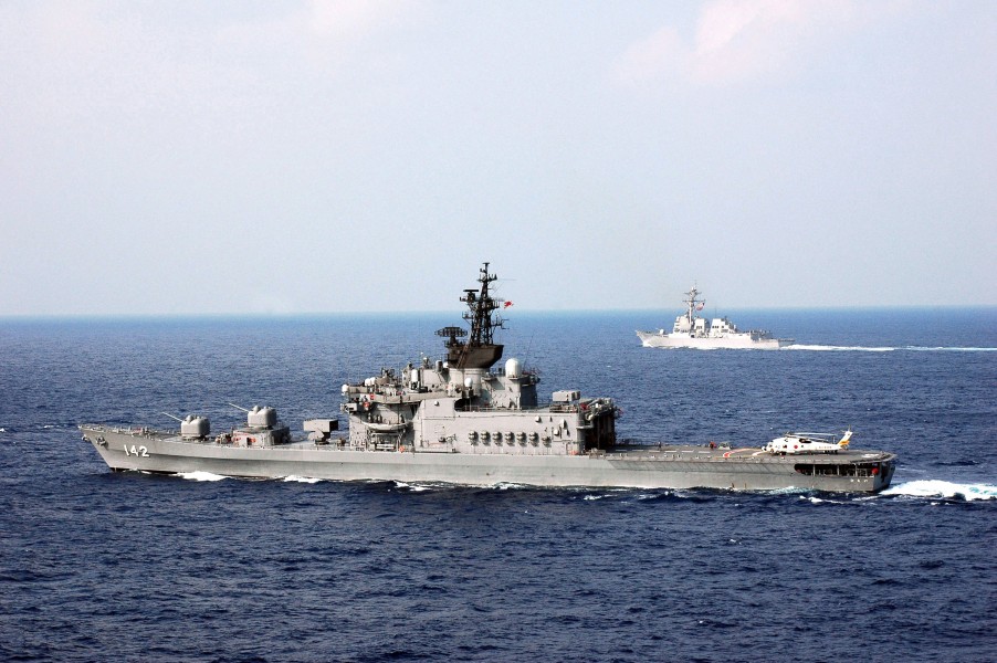 JS Hiei in the Pacific, -16 Nov. 2007 a