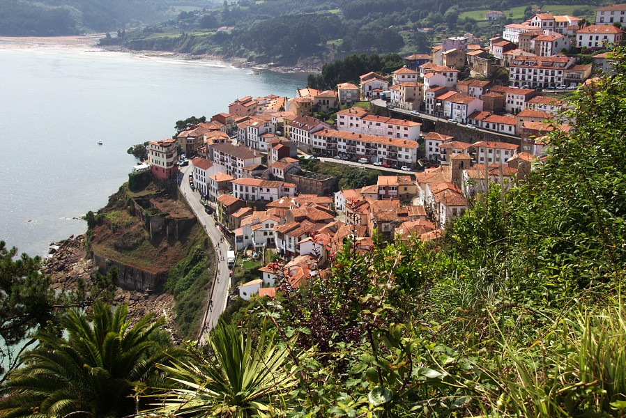 Lastres (28993068703)