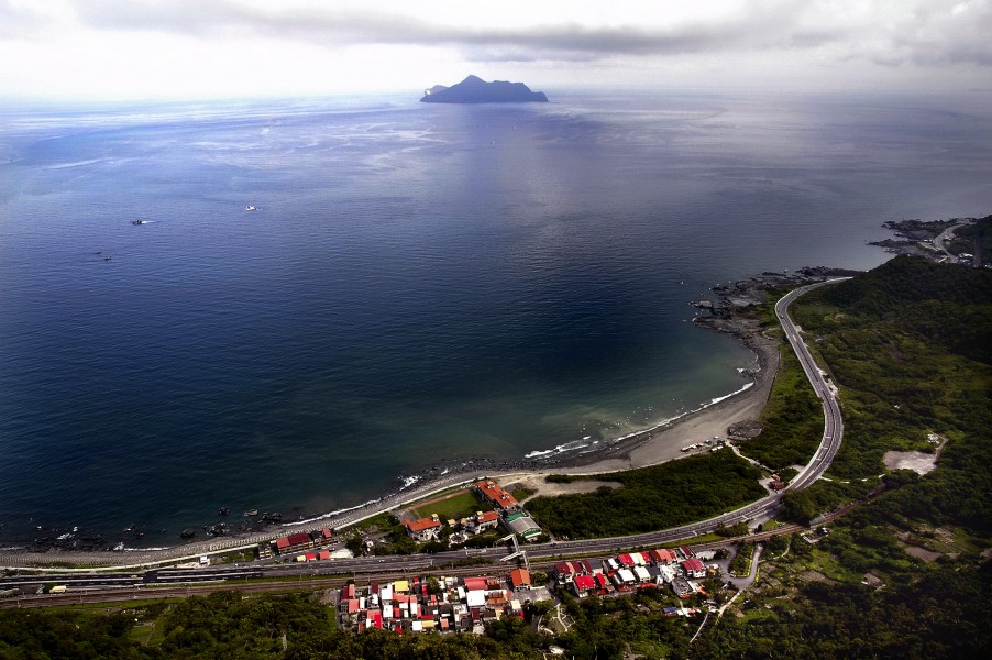 Overlooking the sea at Eagle Rock Tip