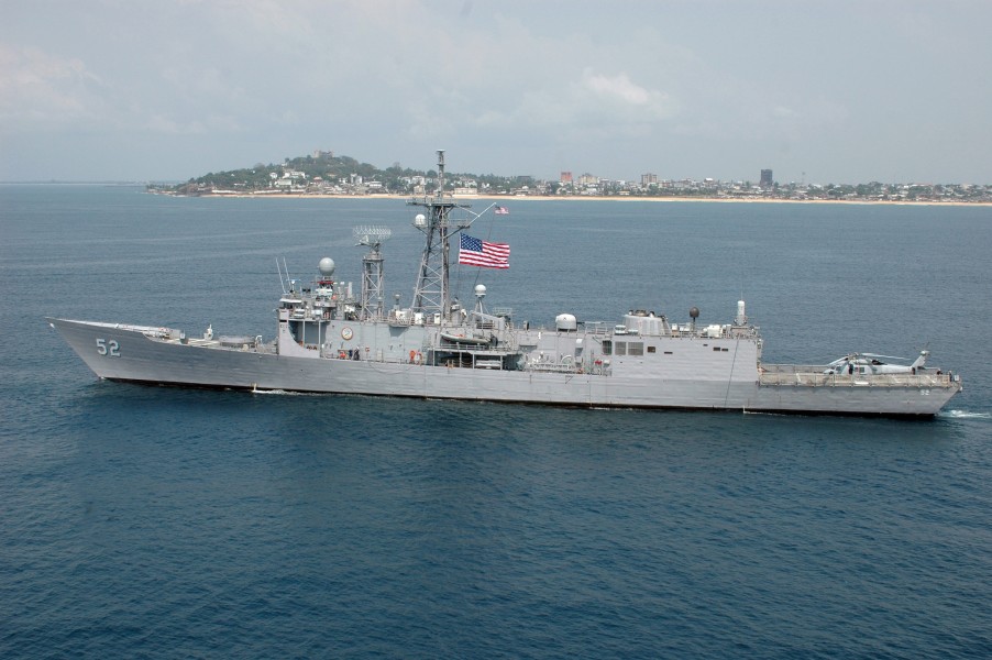 US Navy 060115-N-8637R-014 The Oliver Hazard Perry-class frigate USS Carr (FFG 52) approach the coast of Monrovia, Liberia