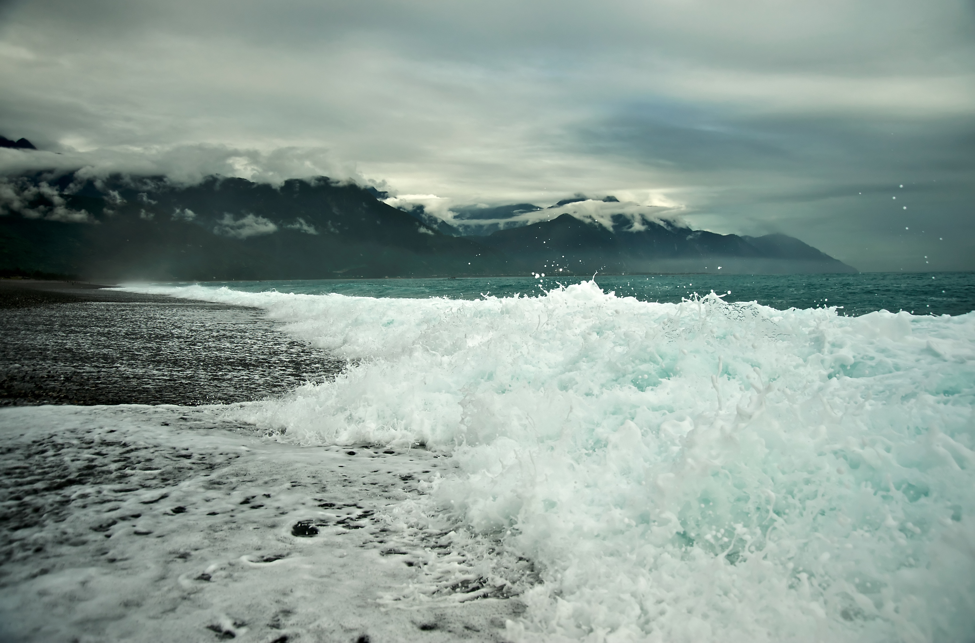 Taiwan 2009 HuaLien City CiSingTan Bay First Light FRD 8235