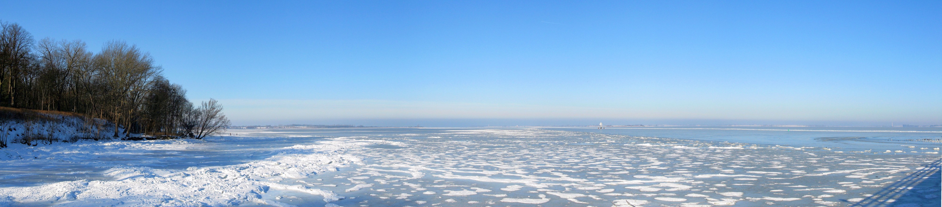 Wismar-Wendorf Ostseekueste Winter Panorama 2010-01-26 010