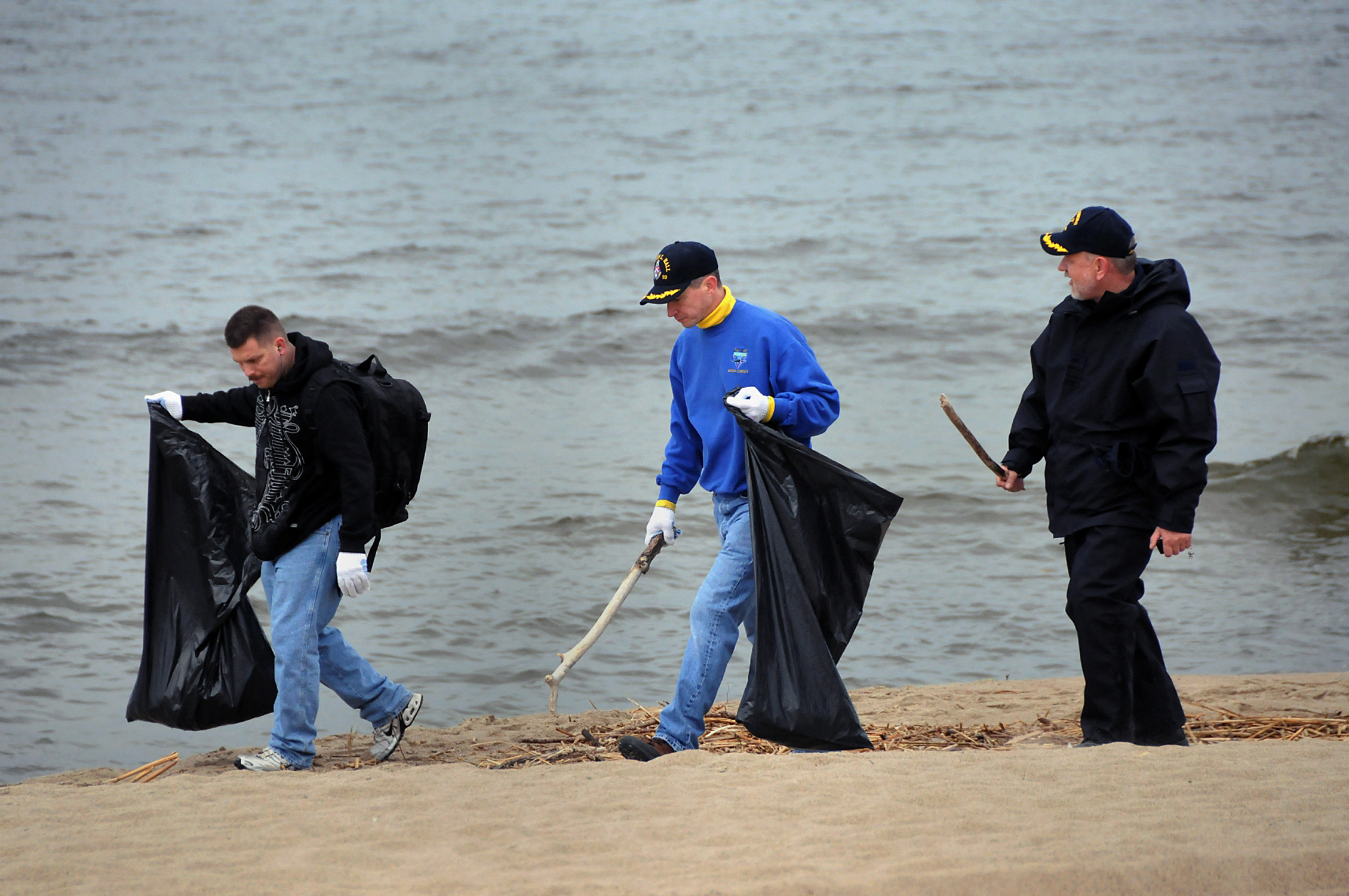 US Navy 100505-N-9917S-014 Sailors assigned to the guided-missile cruiser USS Vicksburg (CG 69) and the Lithuanian navy clean the Melrange Municipality beach in Klaipeda, Lithuania