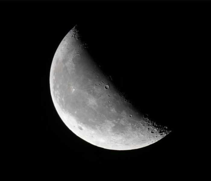 Waning crescent moon 2011-11-19 