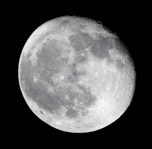 2011-12-12 22-36-37-waning gibbous moon