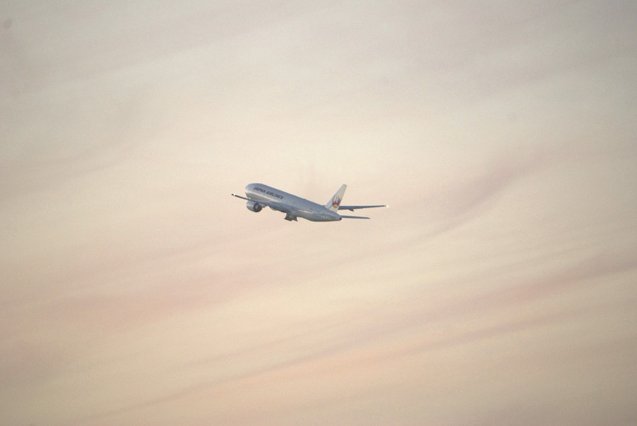 Boeing 777-200 JAL climbing into a peach sky... or Saturn... (8500305558)