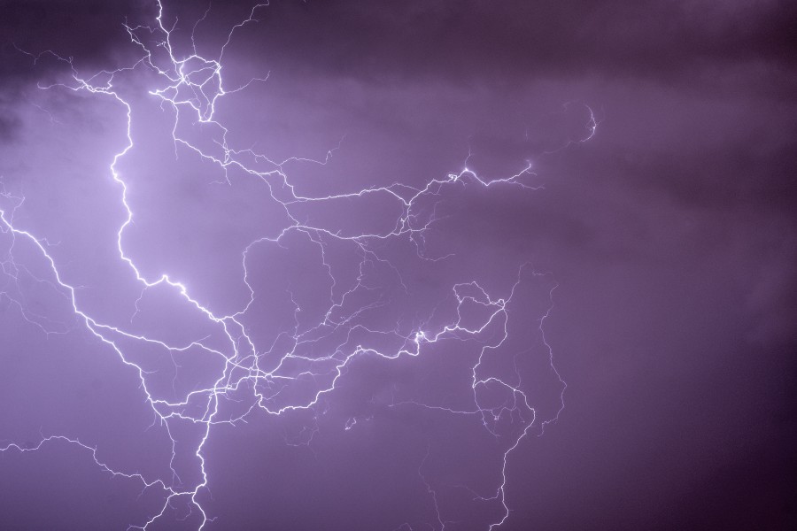 Cloud-to-cloud ramified lightning discharges