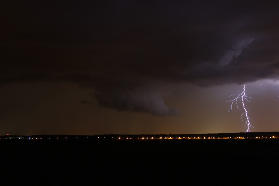 Wall cloud a CG blesk
