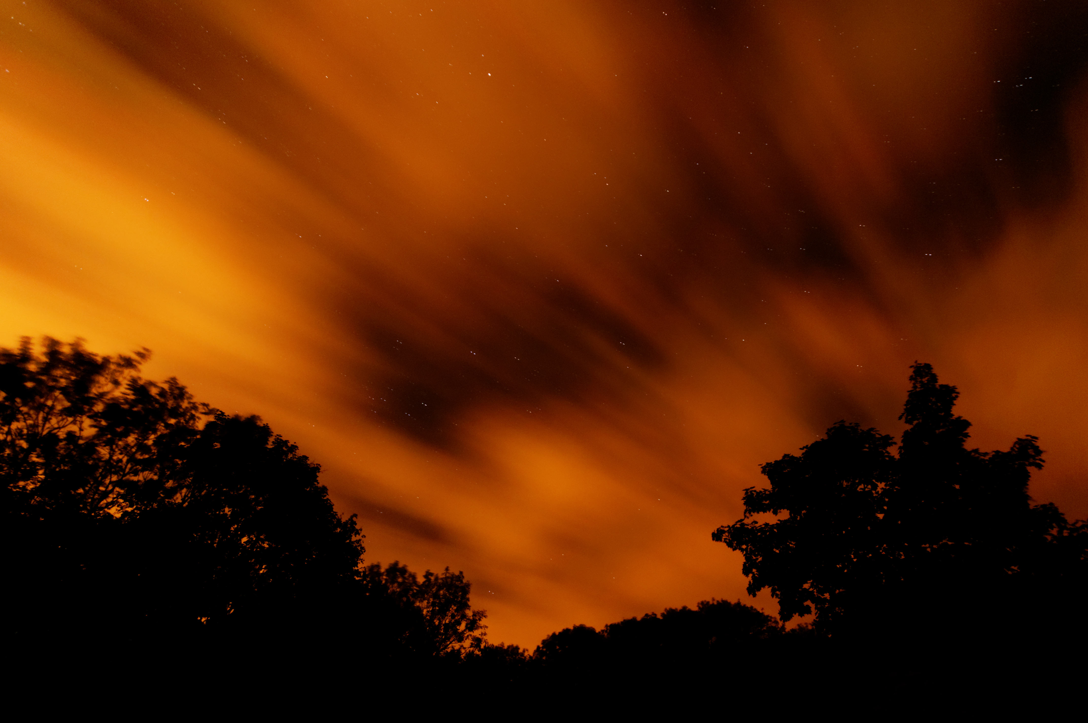 2011-08-27 22-23-58-nightscape-under-clouds