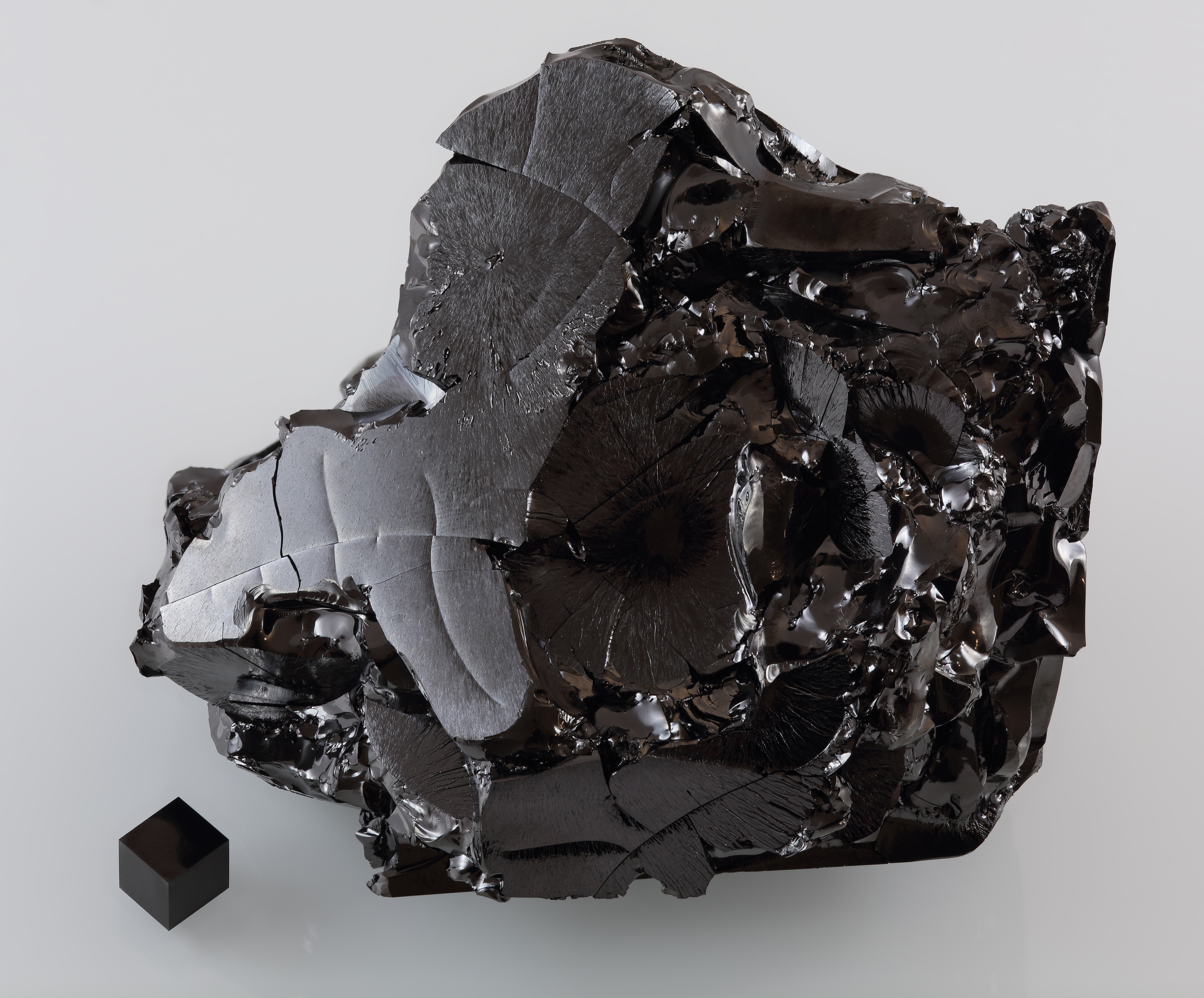 Glassy carbon and a 1cm3 graphite cube HP68-79