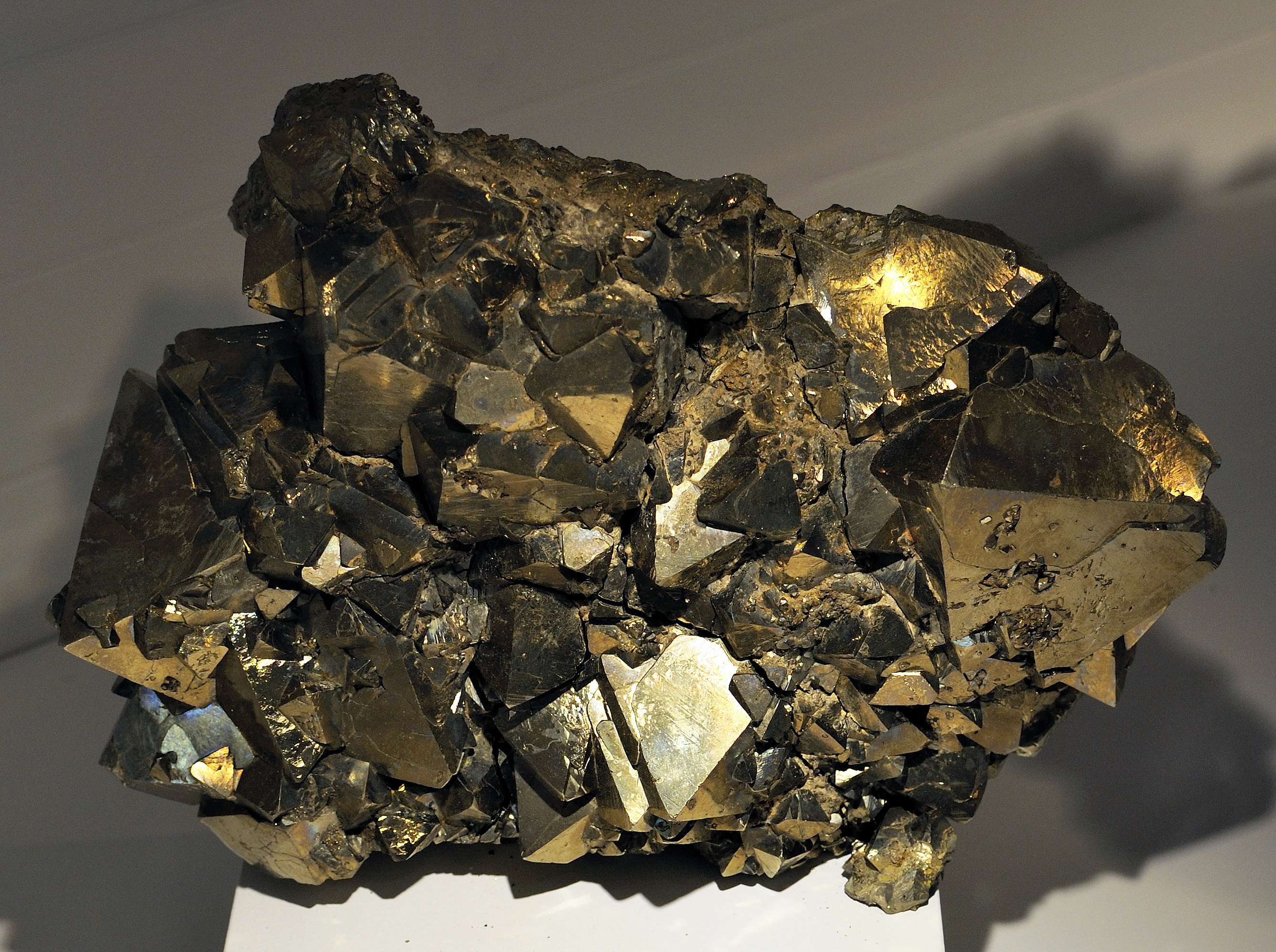 Harvard Museum of Natural History. Pyrite. Chicote Grande, Inquisivi, La Paz, Bolivia (DerHexer) 2012-07-20