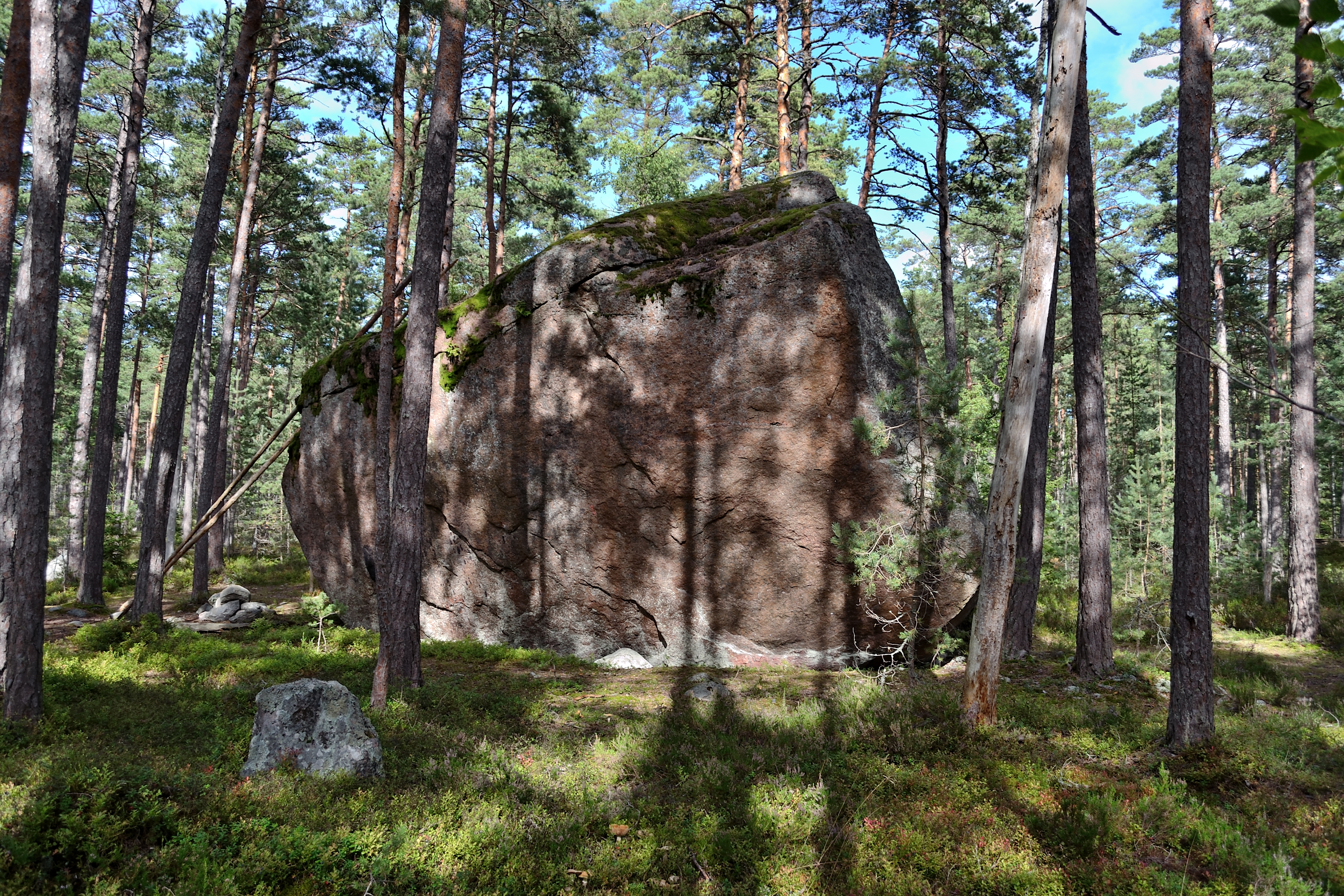 Põlendikukivi Naissaarel