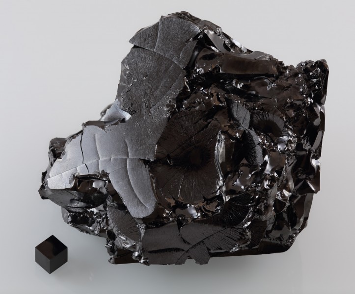 Glassy carbon and a 1cm3 graphite cube HP68-79