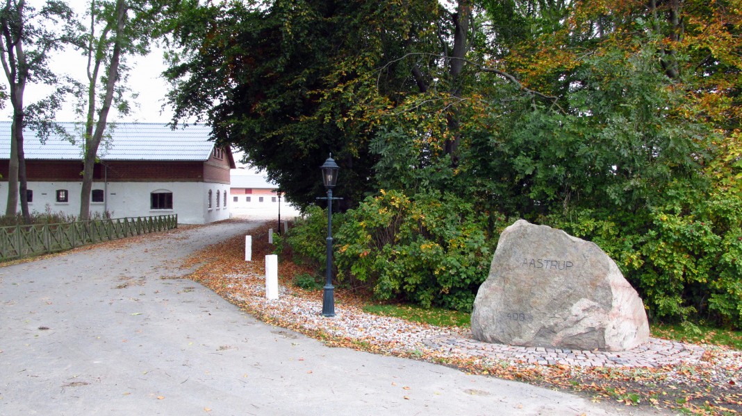 Indgangen til Aastrup Hovedgaard, Okt 2013 ubt