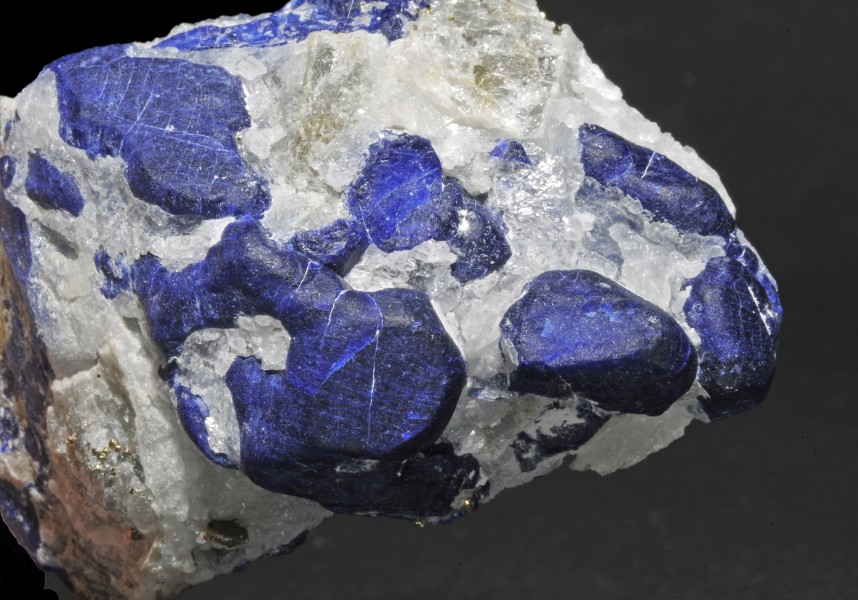Sodalite, pyrite 1