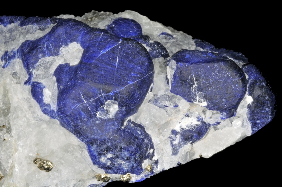 Sodalite, pyrite 2