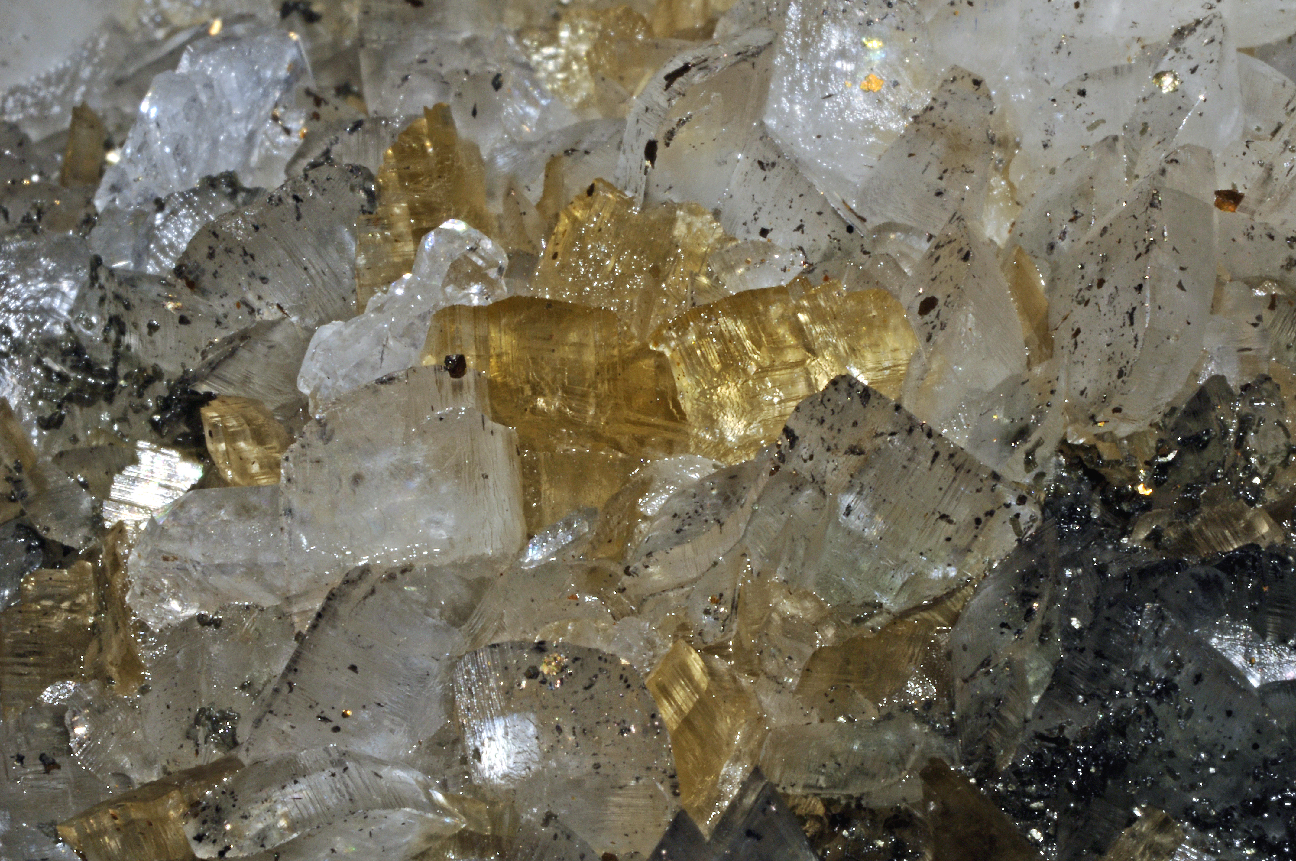 Sidérite, pyrite, pyrrhotite (Mexique) 