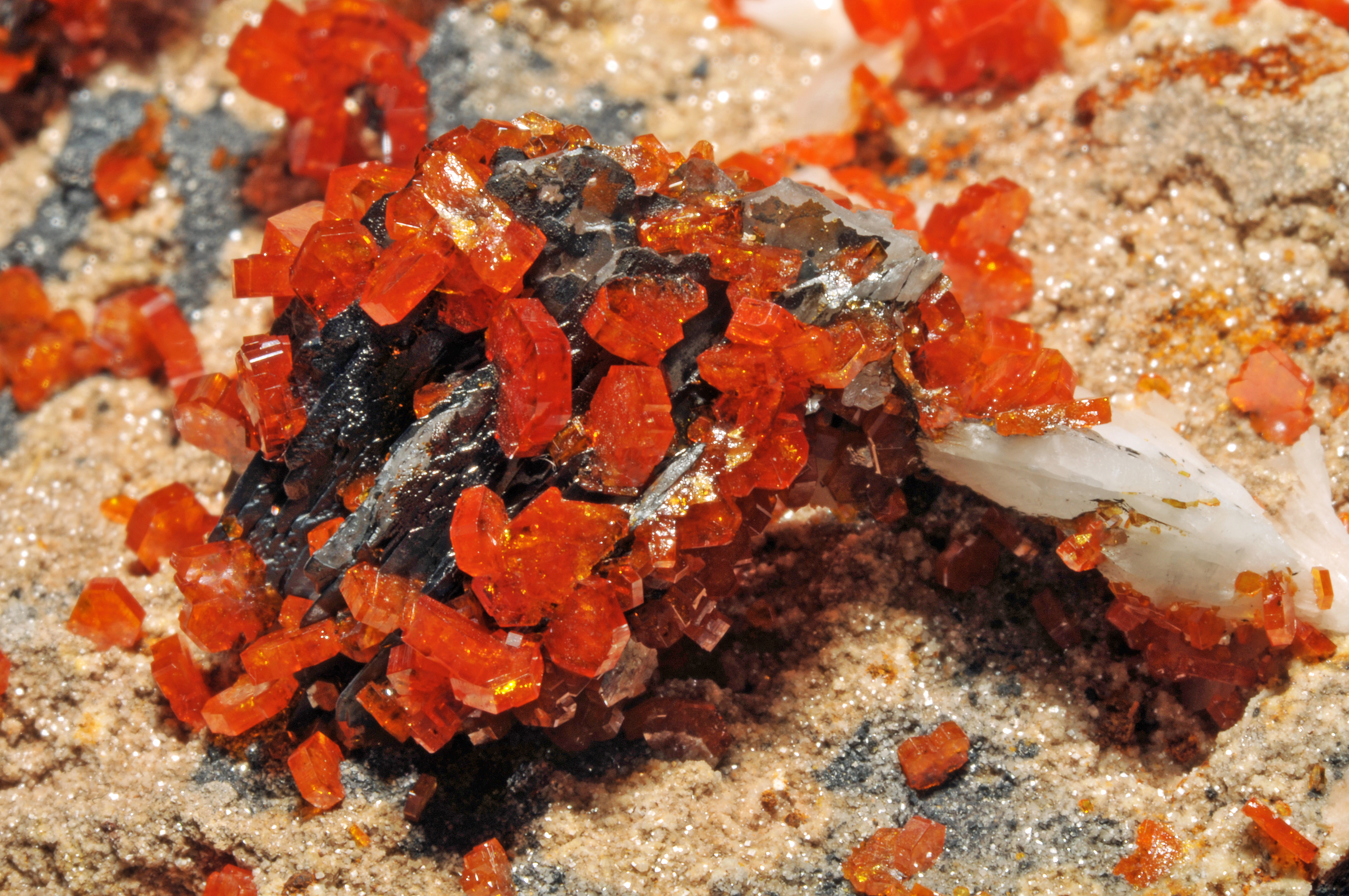 Vanadinite sur barytine 5