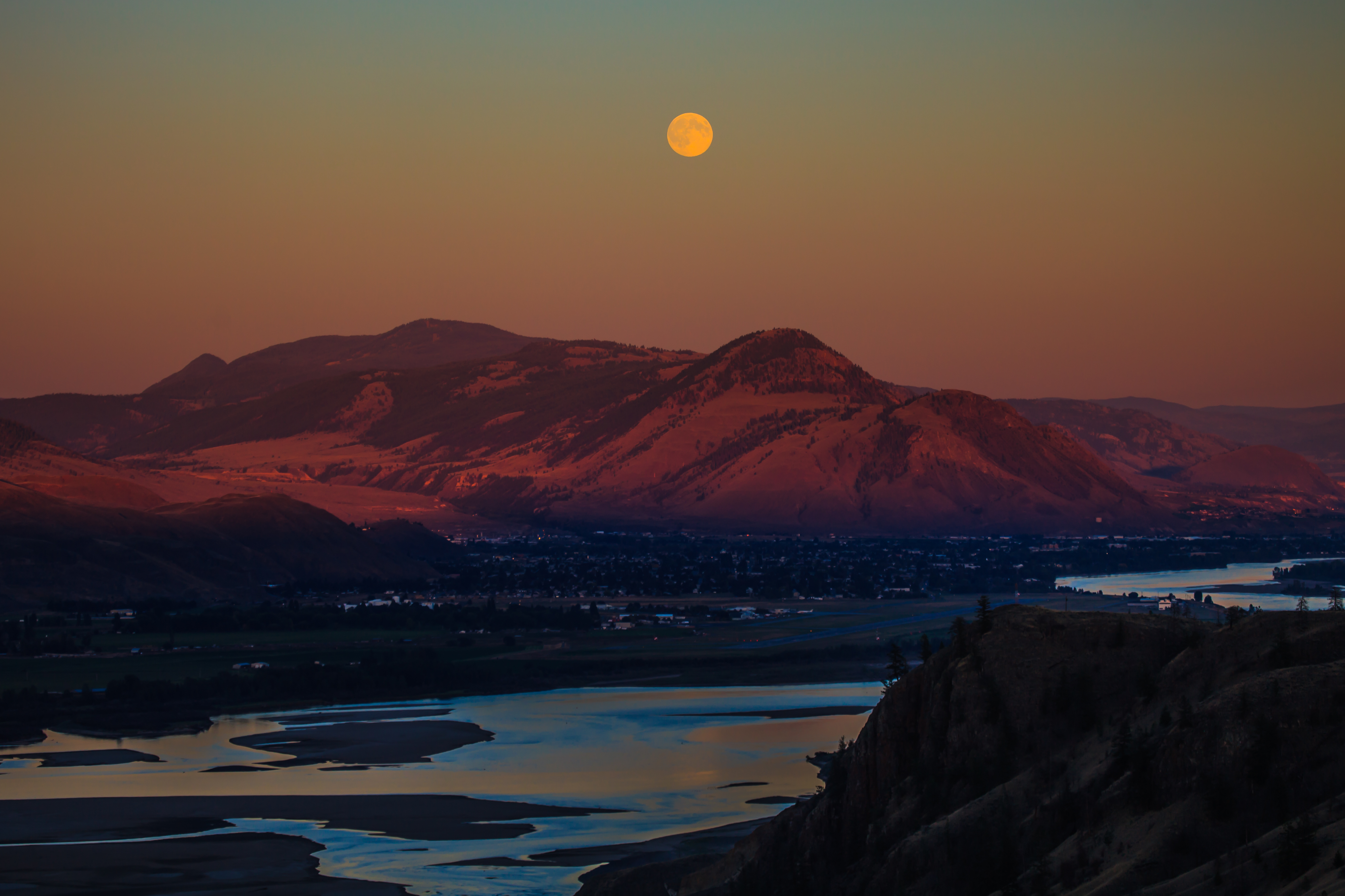 Kamloops city sunset colours (16144107541)