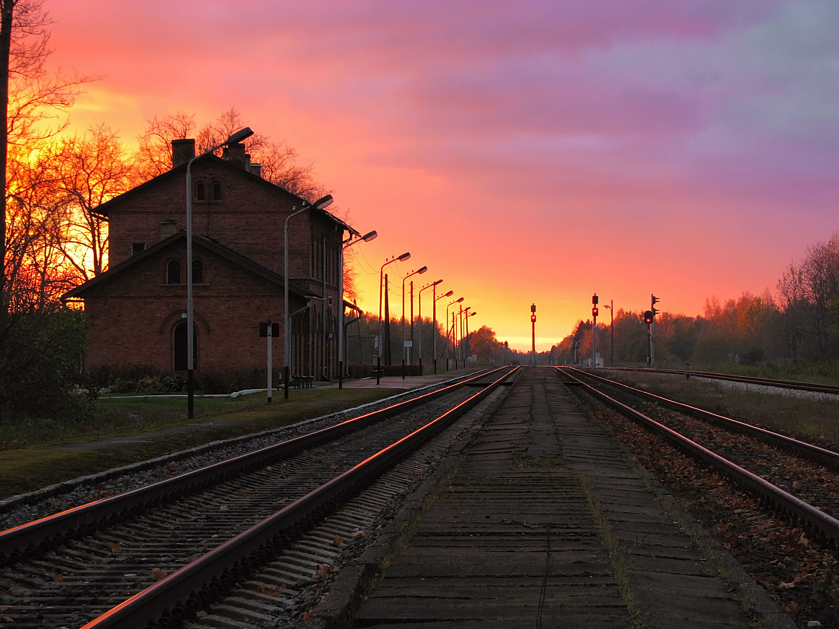 Naujene station