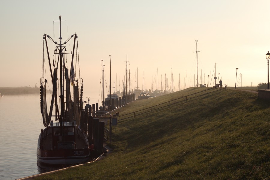 Fischerboot im Hafen - Krabbenkutter im Hafen