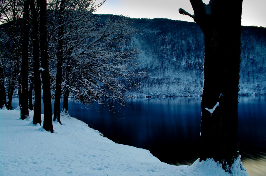 Lago di Ghirla in inverno