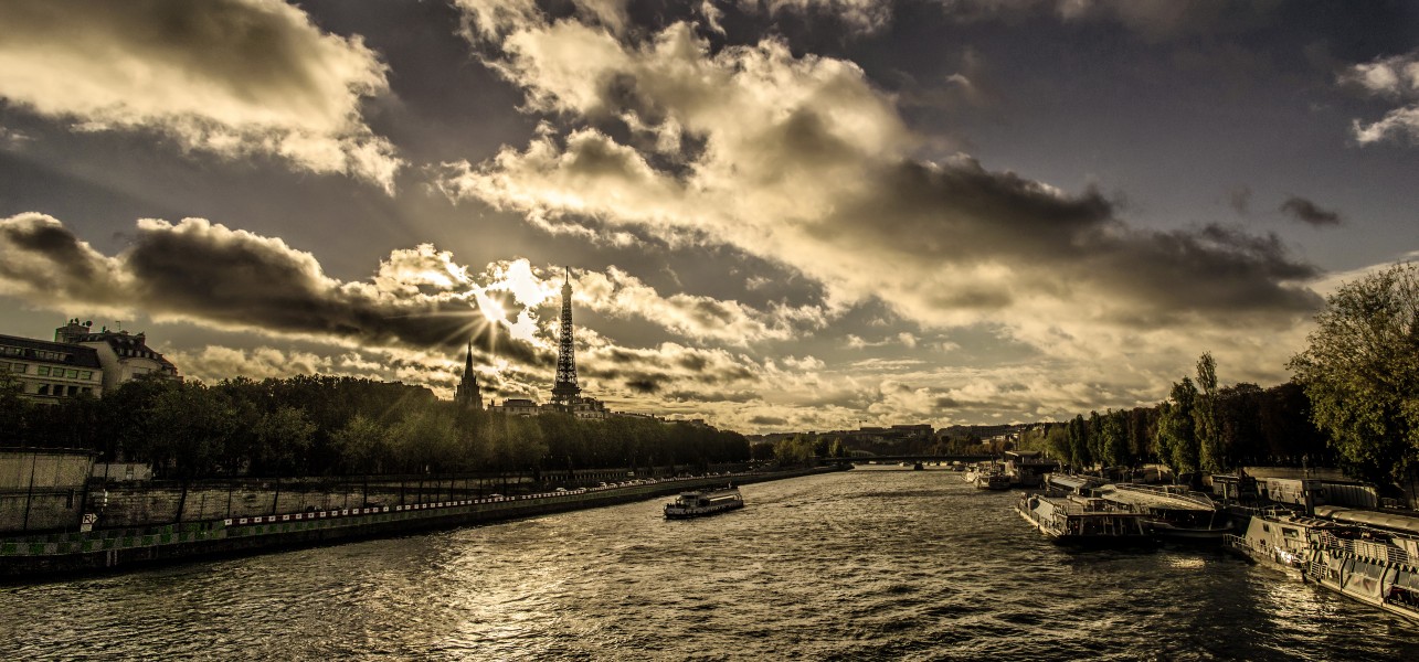 Seine River and the Eiffel Tower, 27 October 2012 - panoramio