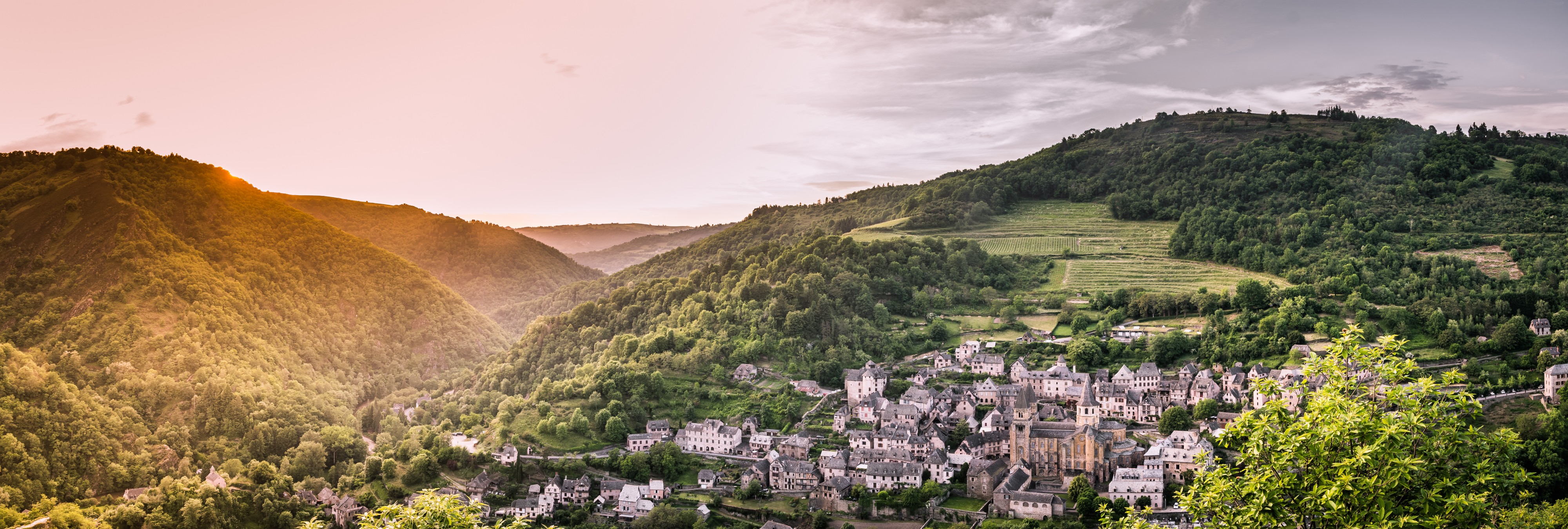 Panoramic sunset in Conques 05
