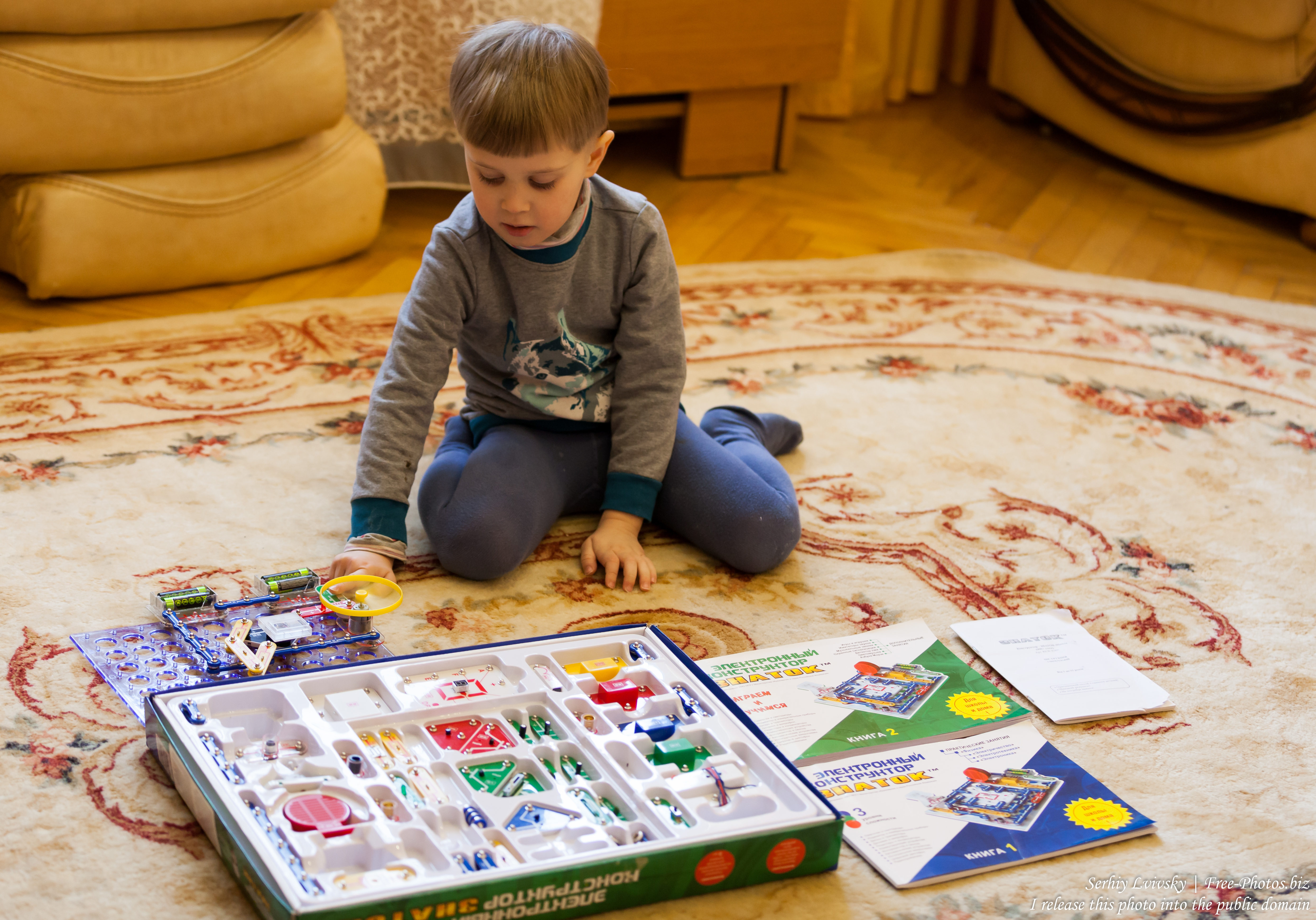 a 4-year-old boy playing in February 2018 photographed by Serhiy Lvivsky