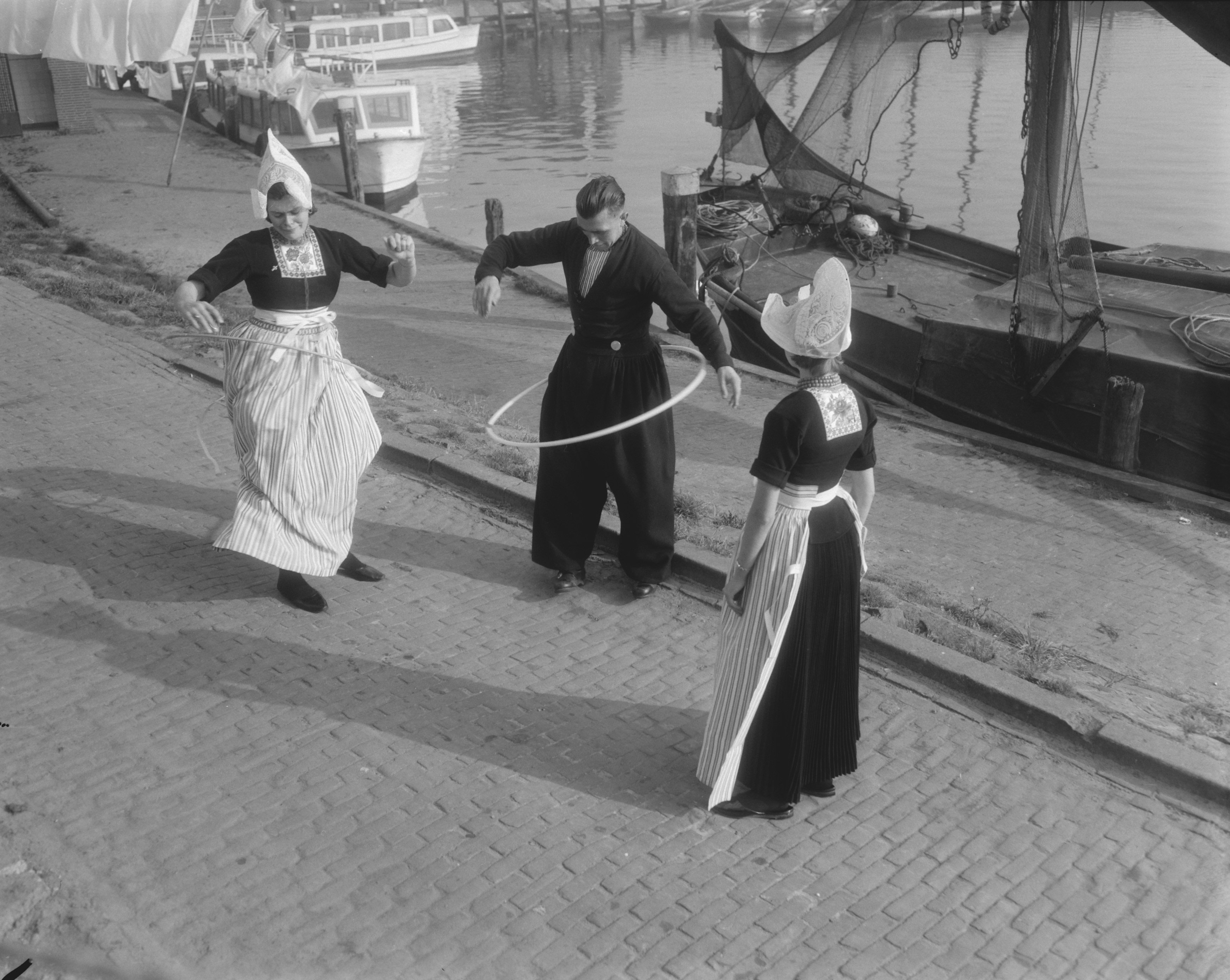 Hoela Hoeplarage in Volendam - Nationaal Archief - 909-9349